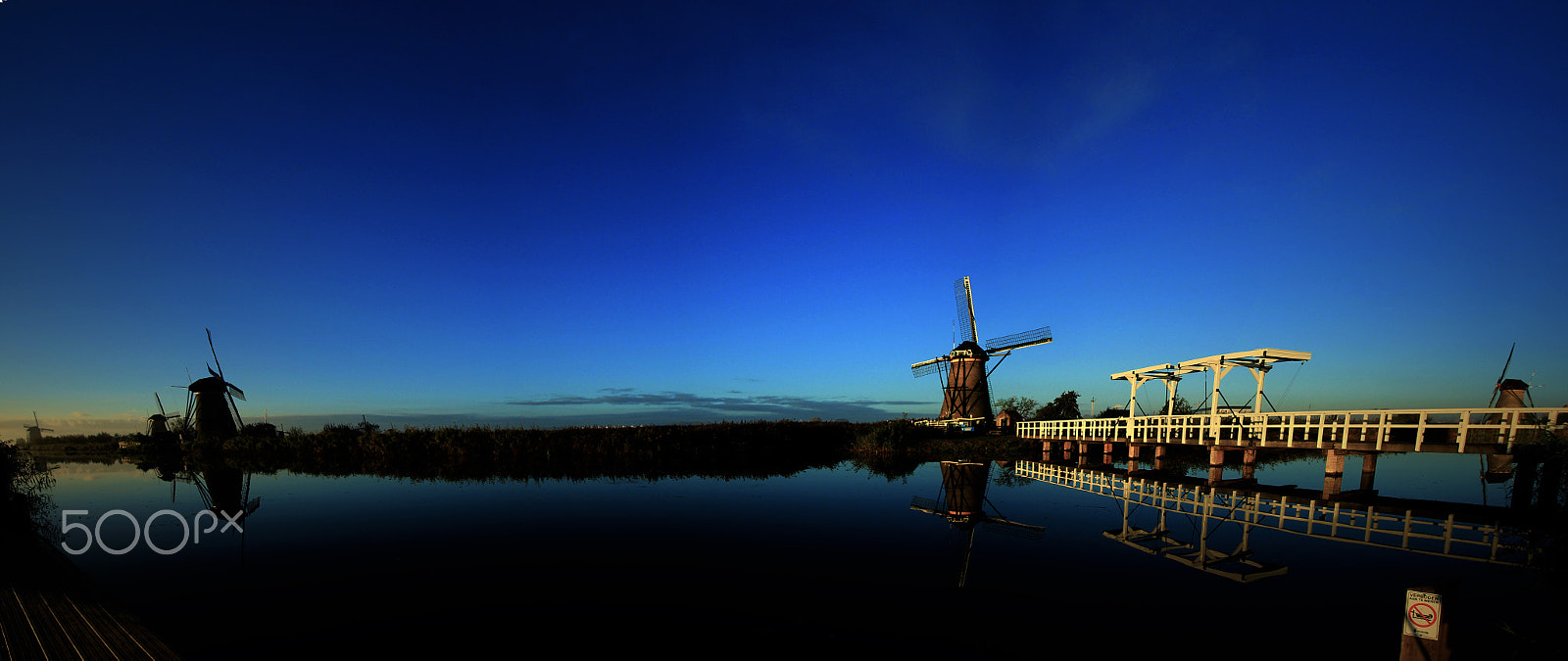 Canon EF-S 10-22mm F3.5-4.5 USM sample photo. Kinderdijk panorama photography