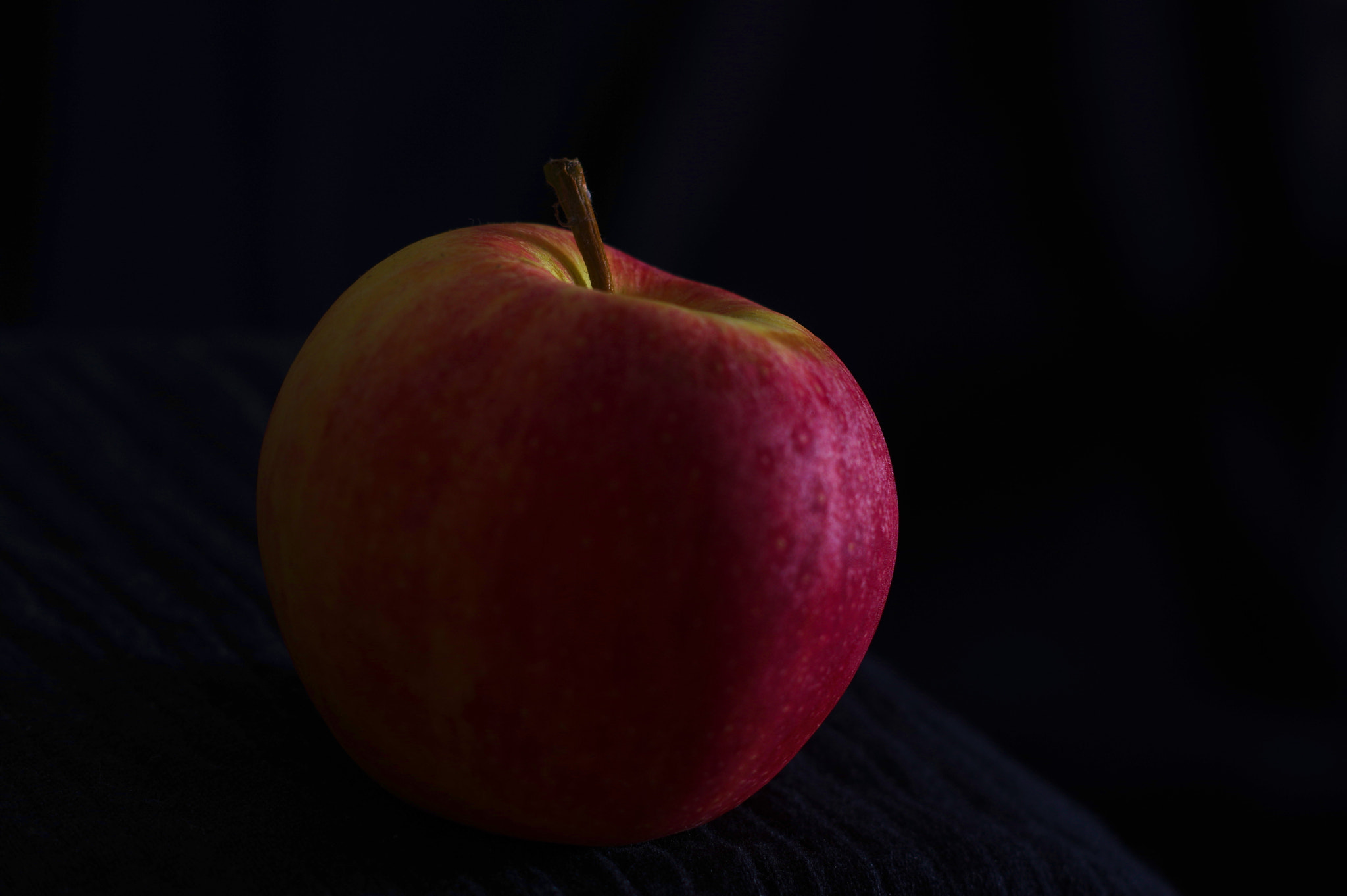 Pentax K-3 II sample photo. Apple photography