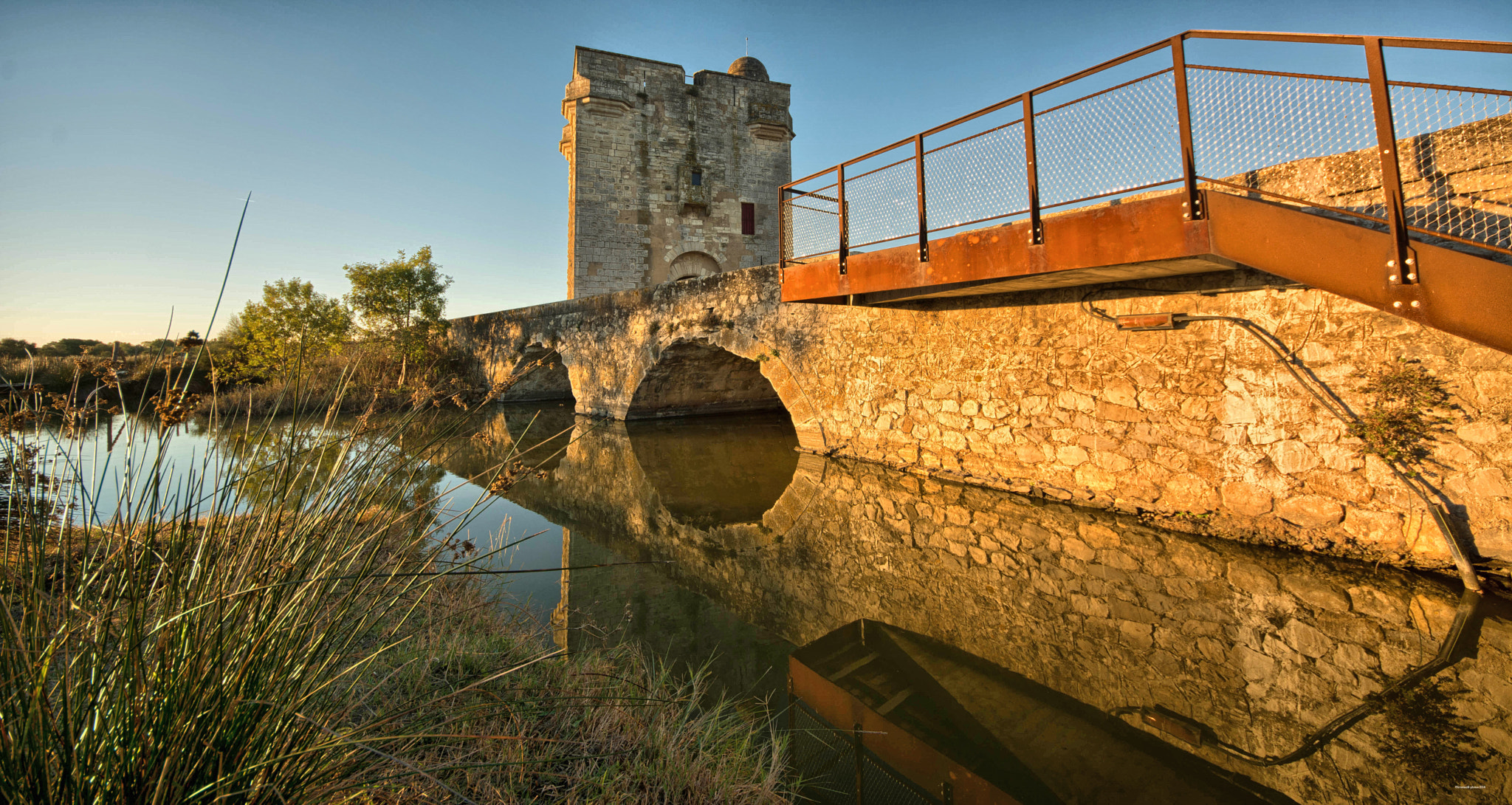 Sigma 8-16mm F4.5-5.6 DC HSM sample photo. à travers l'eau photography