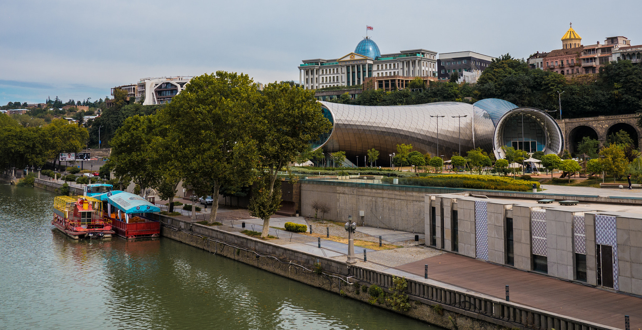 Panasonic Lumix DMC-G5 + Panasonic Lumix G 20mm F1.7 ASPH sample photo. The beautiful tbilisi photography