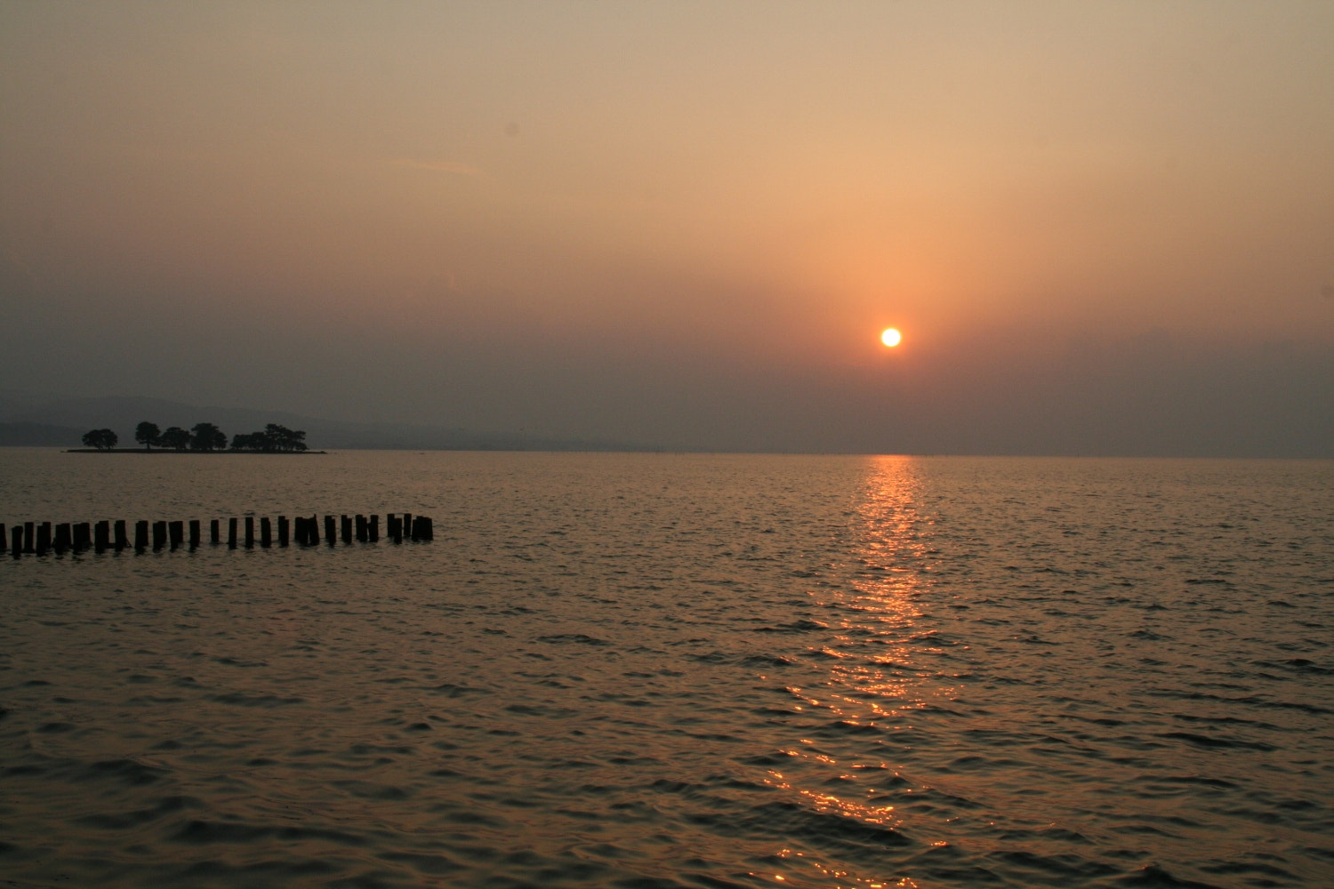 Canon EOS 350D (EOS Digital Rebel XT / EOS Kiss Digital N) sample photo. Sunset - shinjiko lake photography