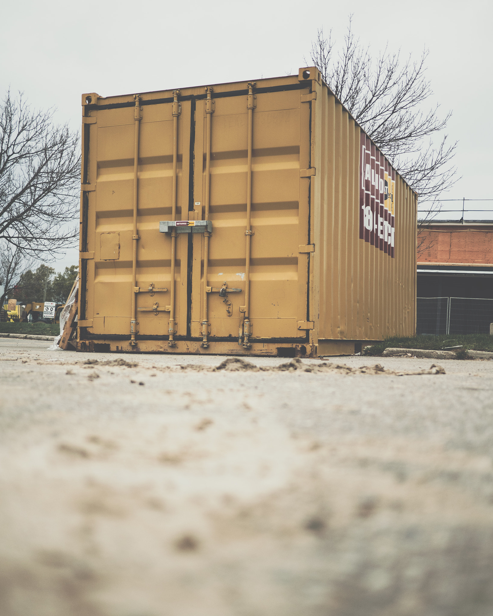 Olympus OM-D E-M5 II + LUMIX G 20/F1.7 II sample photo. Project 365, day three hundred and three - container photography