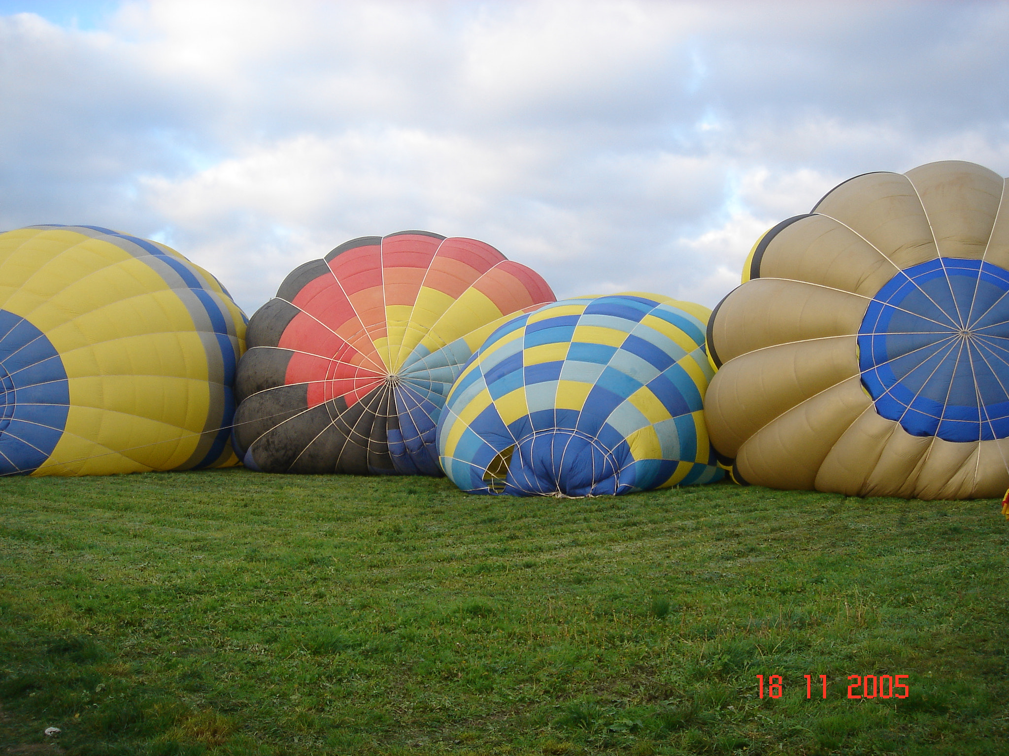 Sony DSC-T3 sample photo. Balloon rise photography