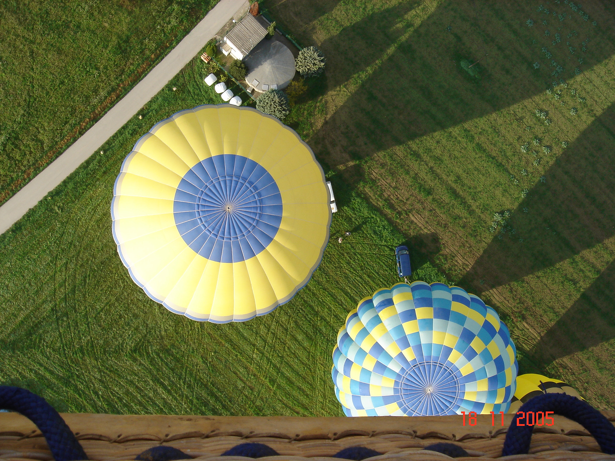 Sony DSC-T3 sample photo. Balloon rise photography