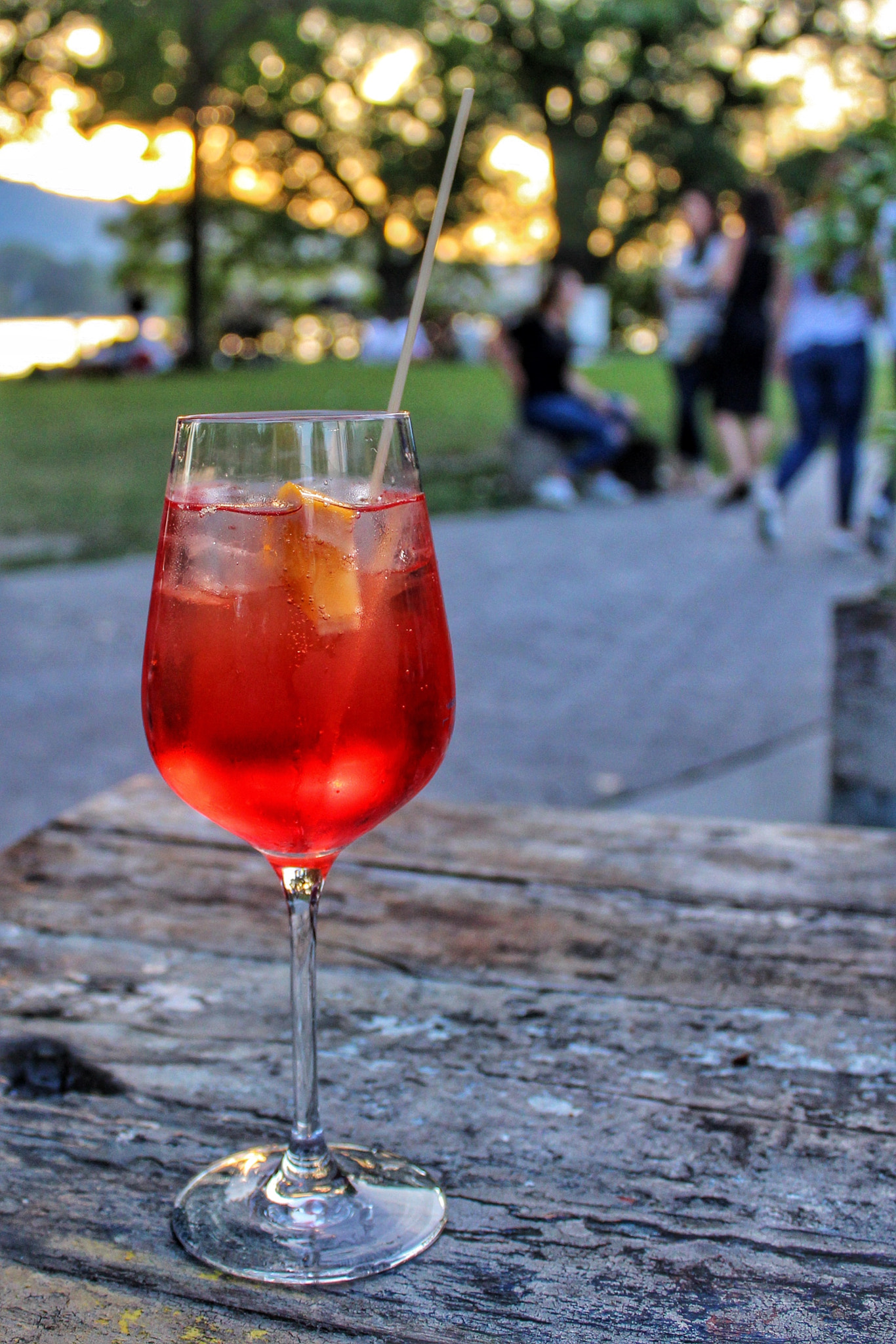 Canon EOS 1200D (EOS Rebel T5 / EOS Kiss X70 / EOS Hi) + Canon EF-S 18-55mm F3.5-5.6 IS II sample photo. Glass of red wine spritzer on a rustic table. photography