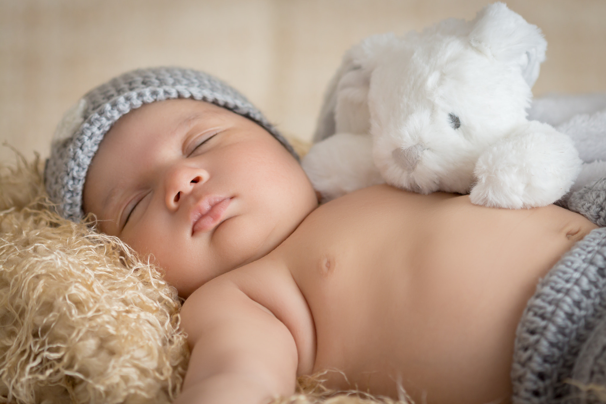 Canon EF 100mm F2.8 Macro USM sample photo. Newborn baby sleeping with his little bunny photography