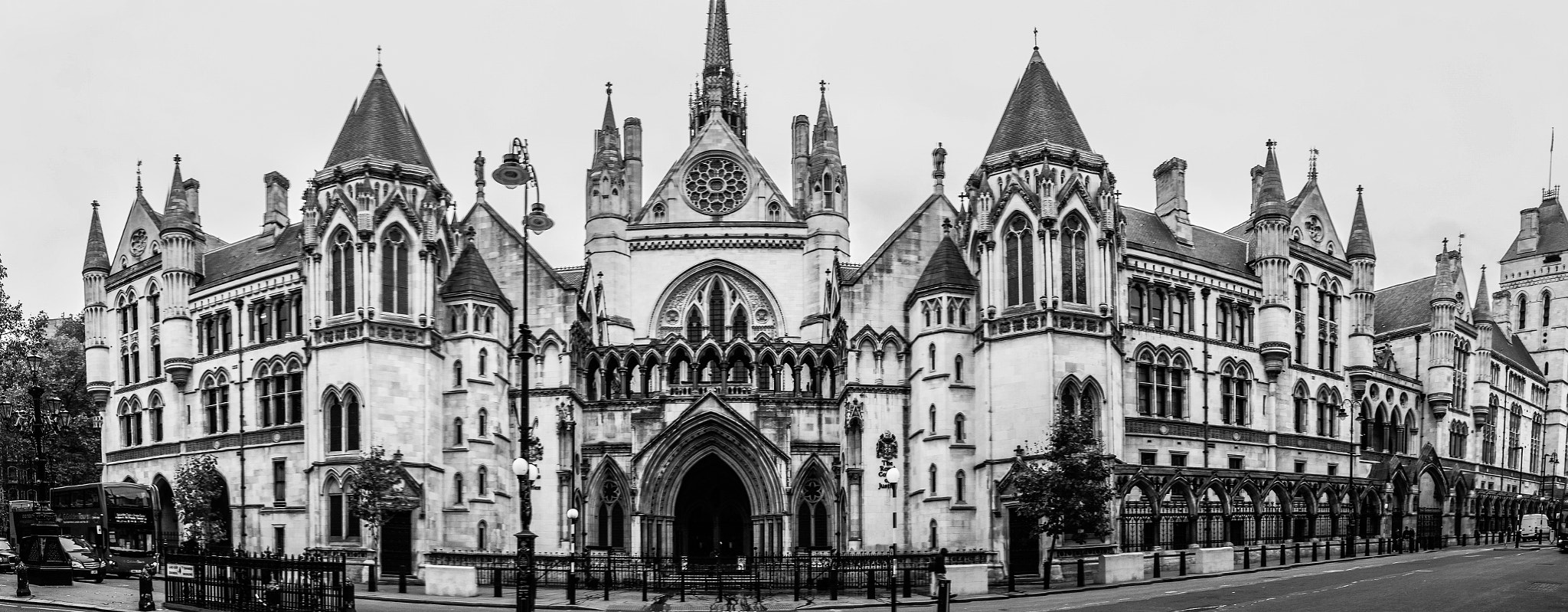 Sony SLT-A65 (SLT-A65V) sample photo. The royal courts of justice photography