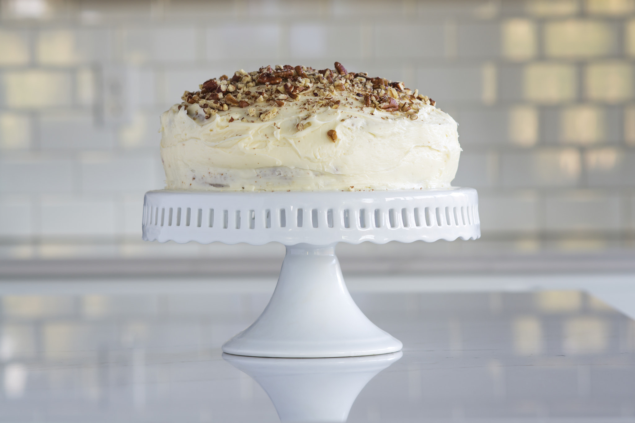 Nikon D7100 + Nikon AF Nikkor 85mm F1.8D sample photo. Delicious cake on a pedestal photography