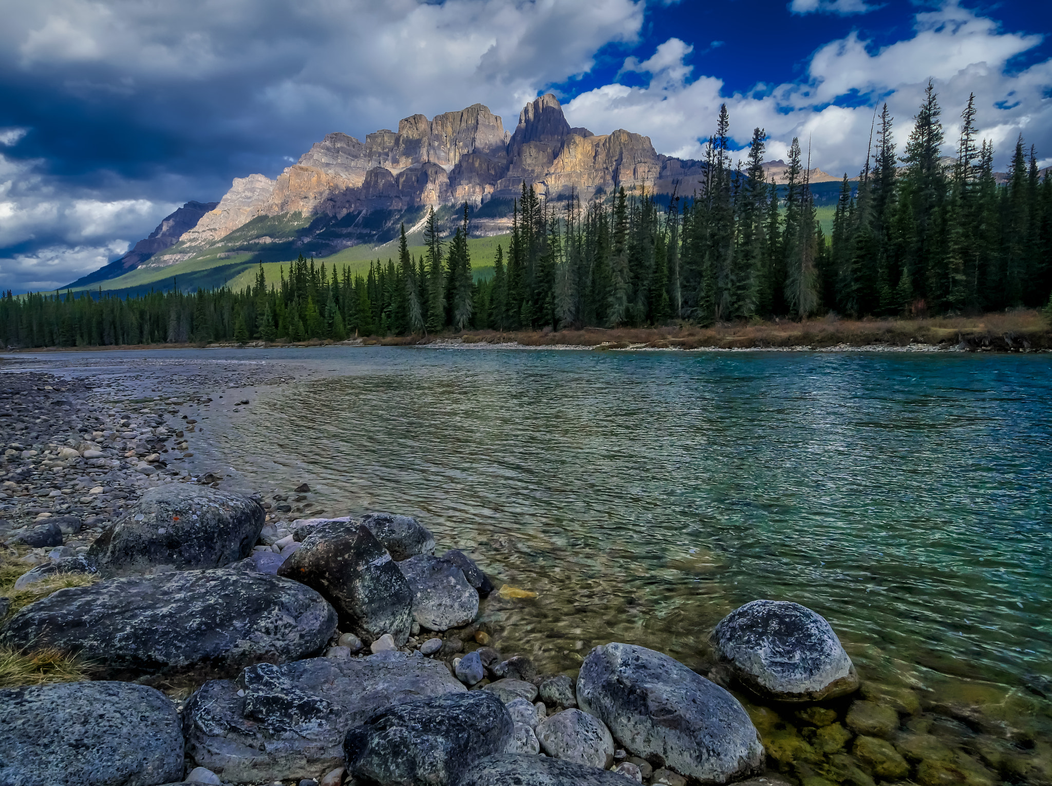 Panasonic Lumix DMC-GX8 + OLYMPUS M.9-18mm F4.0-5.6 sample photo. Castle rock from the bow river photography