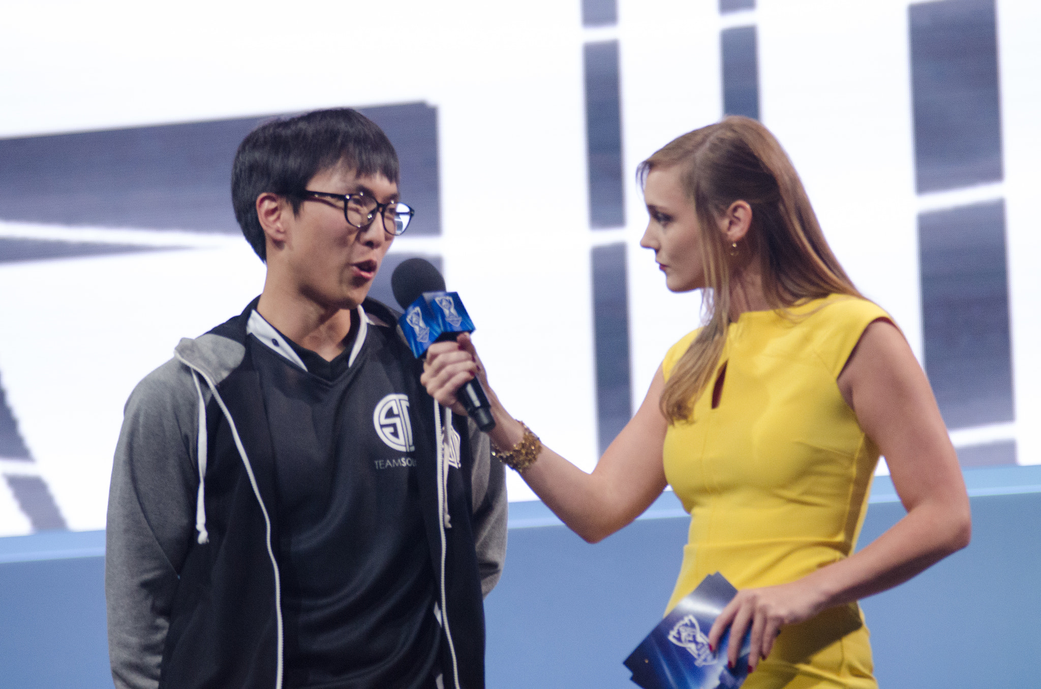 Sigma 70-200mm F2.8 EX DG OS HSM sample photo. Doublelift interview photography