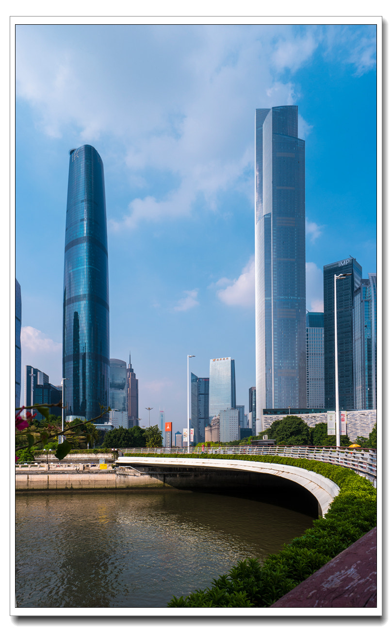Samsung NX500 sample photo. City building photography