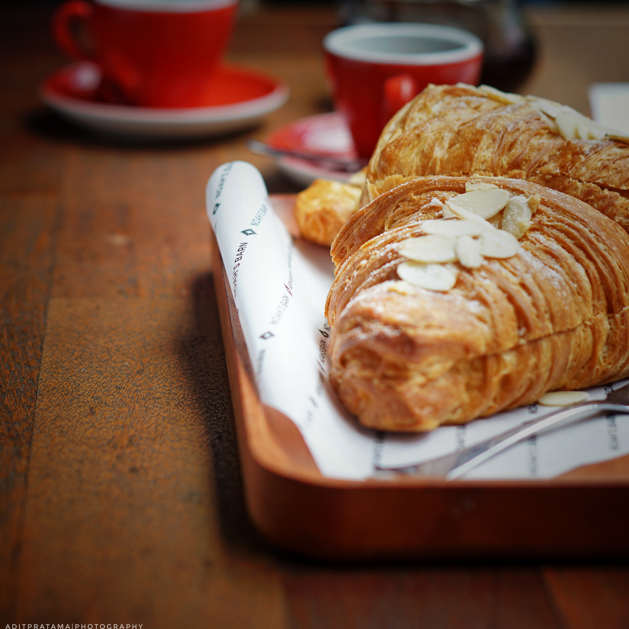 Sony a6000 + Sony E 50mm F1.8 OSS sample photo. Croissant for breakfast photography