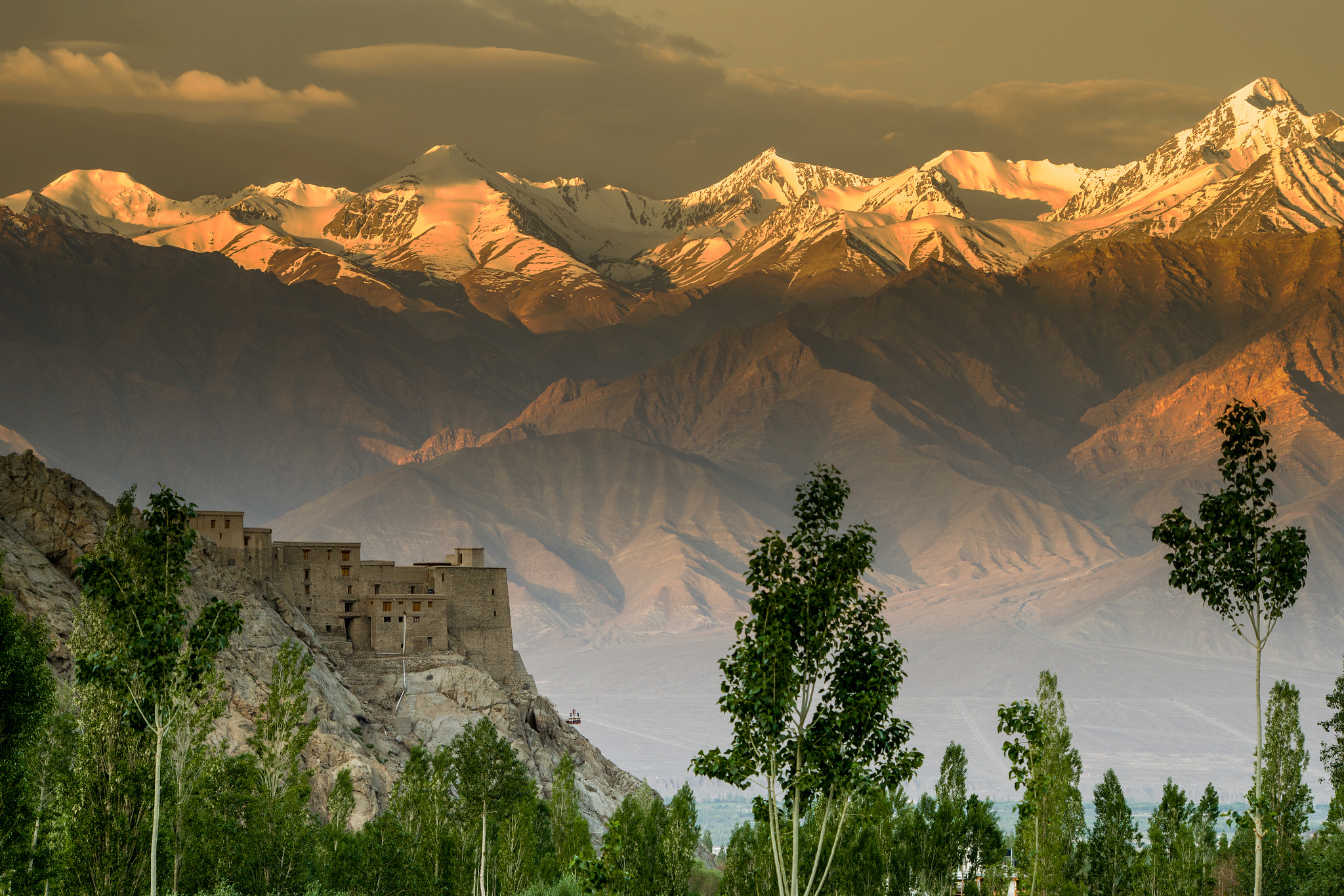 HD Pentax DA 55-300mm F4.0-5.8 ED WR sample photo. First rays of sun on the himalayas photography