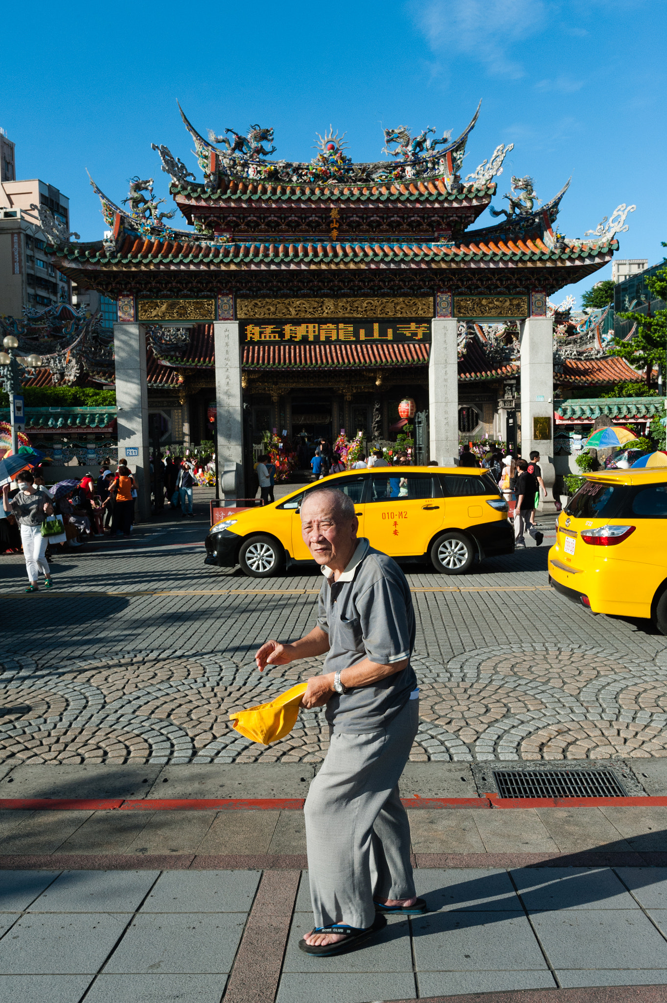 Nikon D700 + Nikon AF-S Nikkor 28mm F1.8G sample photo. Longshan temple. photography