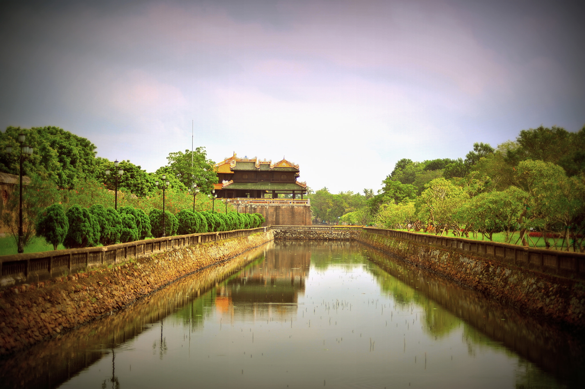 Nikon AF-Nikkor 80-200mm F2.8D ED sample photo. Viet nam - hue city photography