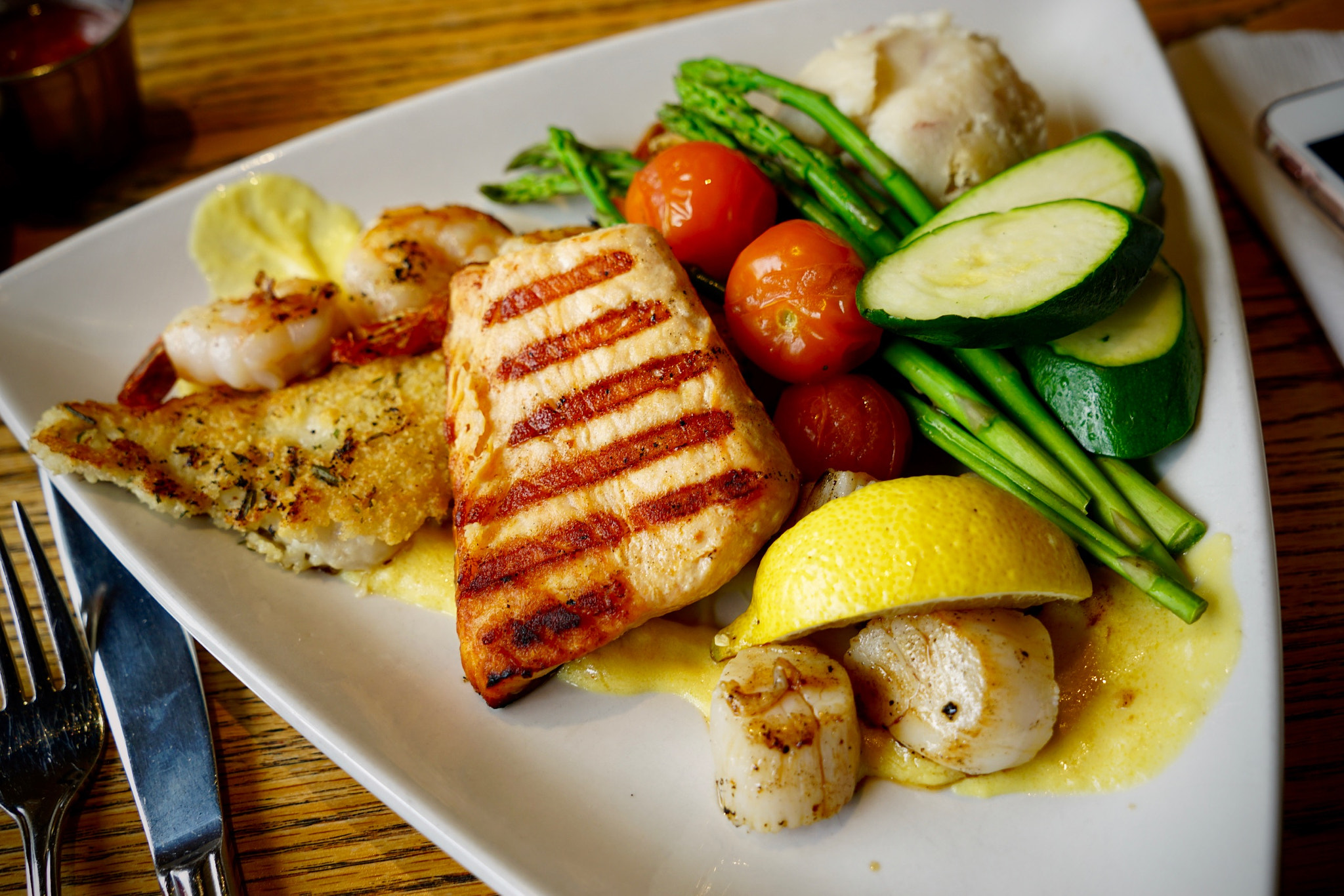 Sony a7 II + Sony Vario Tessar T* FE 24-70mm F4 ZA OSS sample photo. Lunenburg seafood goodness photography