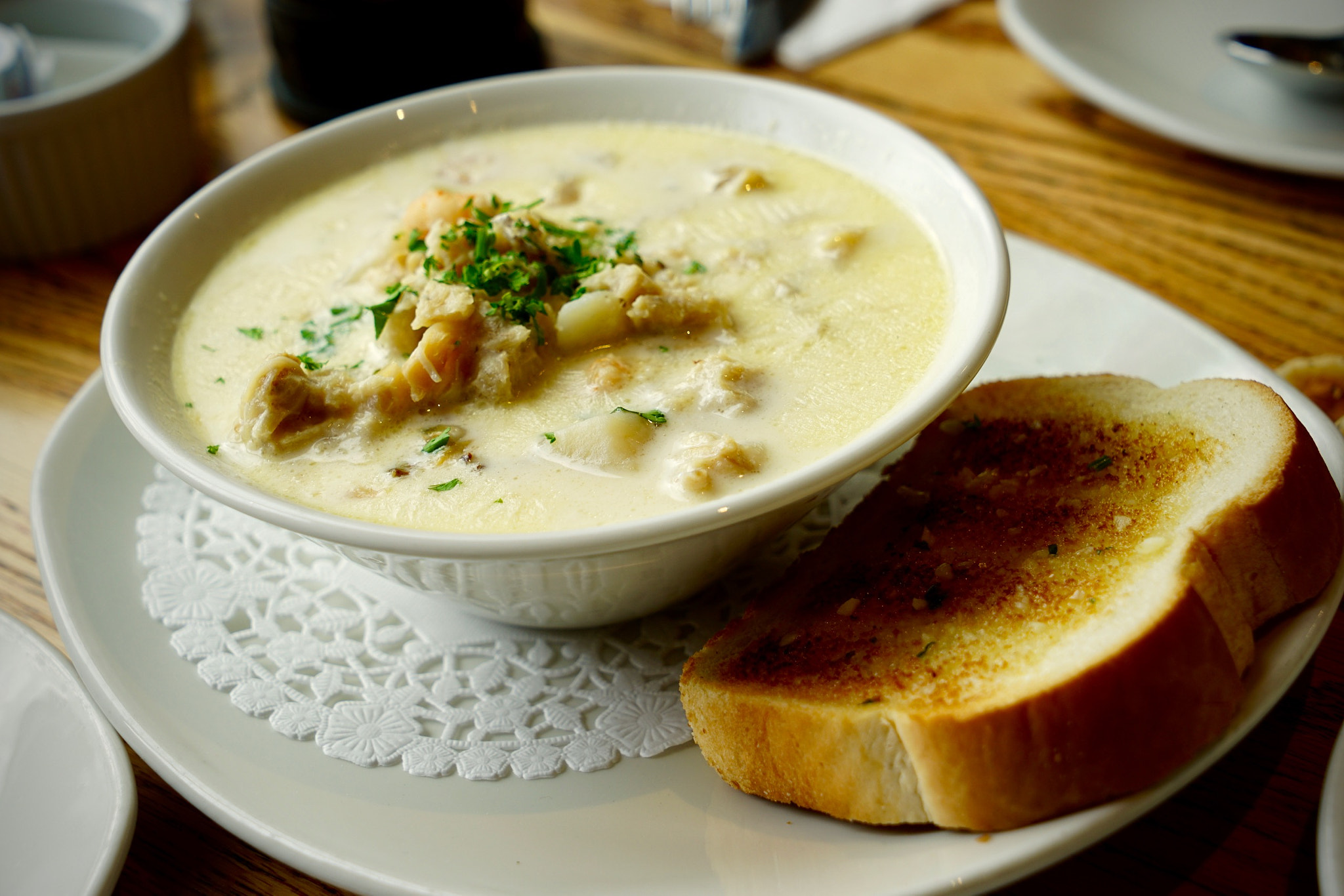 Sony a7 II + Sony Vario Tessar T* FE 24-70mm F4 ZA OSS sample photo. Lunenburg seafood goodness photography