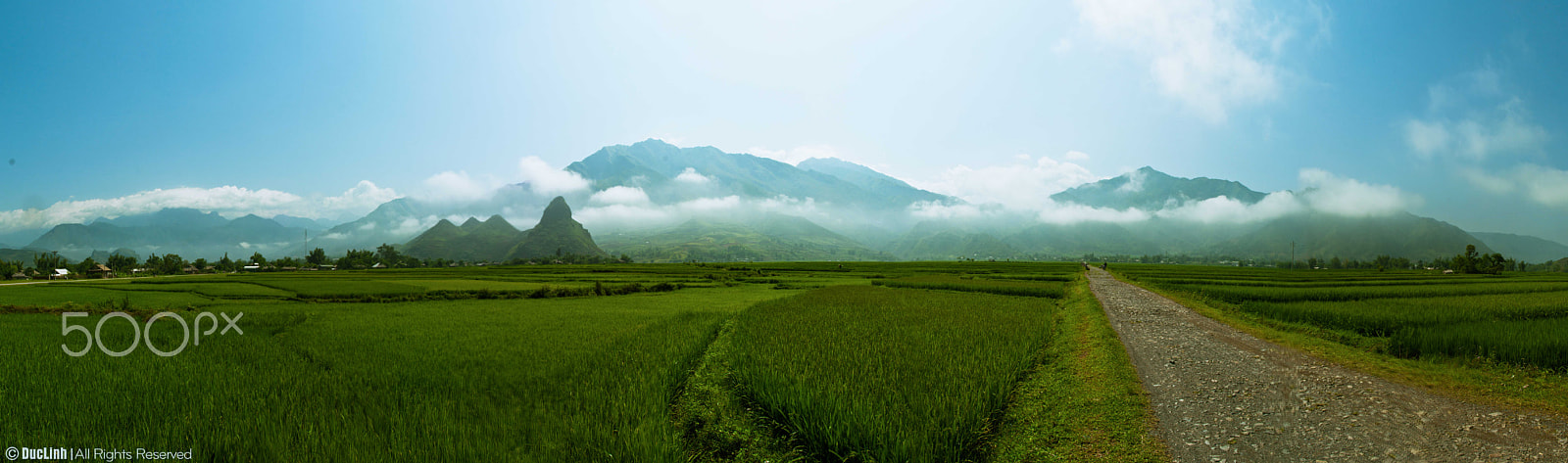 Nikon D90 + Sigma 18-200mm F3.5-6.3 DC sample photo. Path to mountain photography