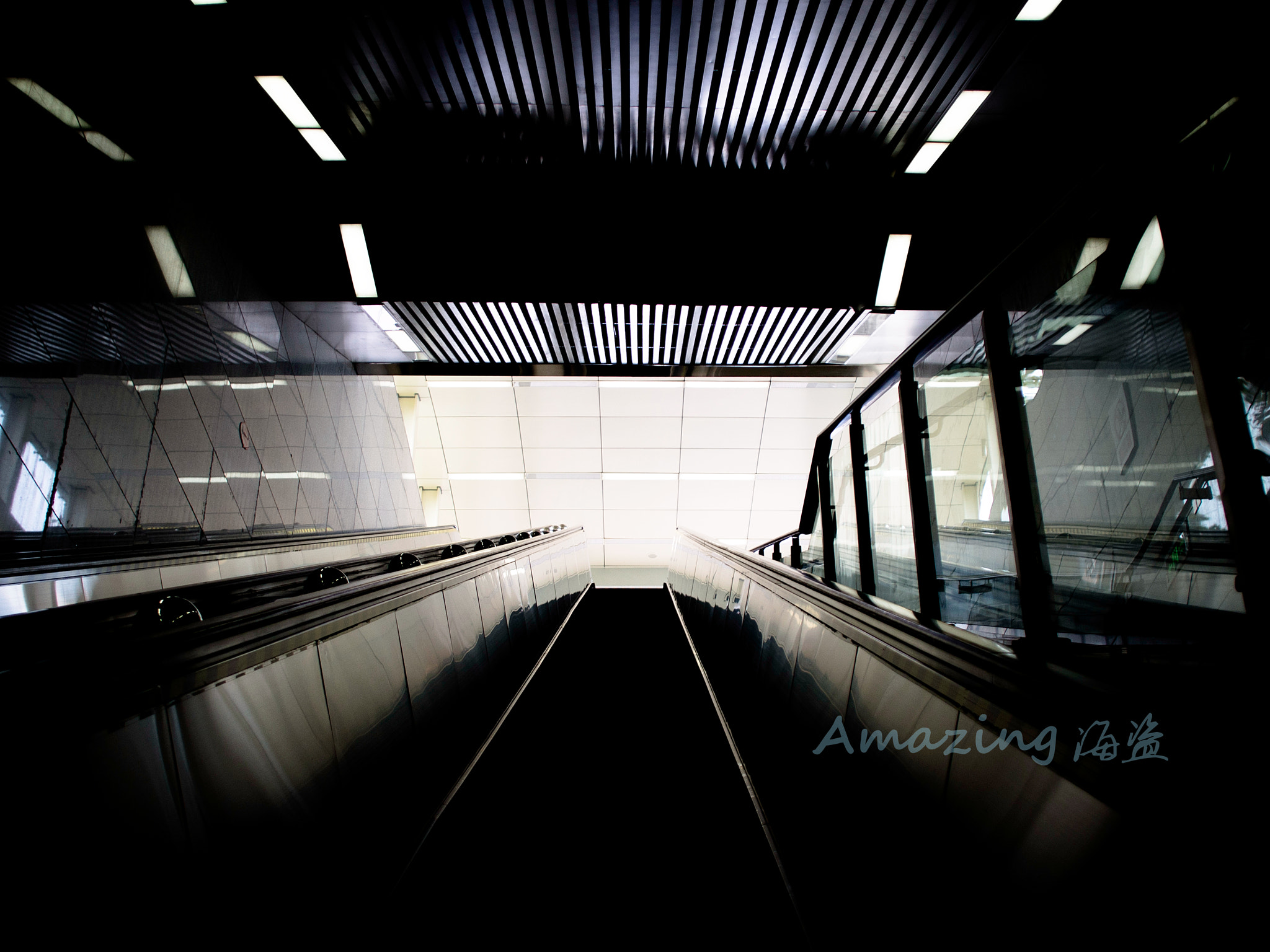 Olympus PEN E-PL5 + Sigma 19mm F2.8 DN Art sample photo. Elevator photography