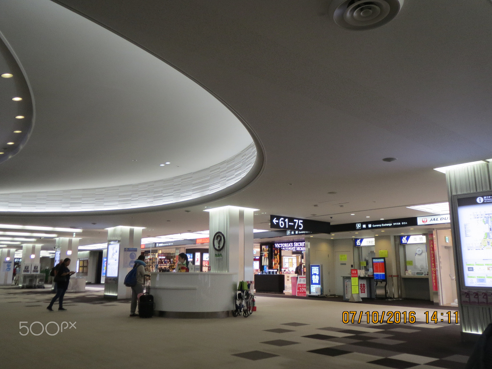 Canon PowerShot ELPH 530 HS (IXUS 510 HS / IXY 1) sample photo. Tokyo narita international airport photography