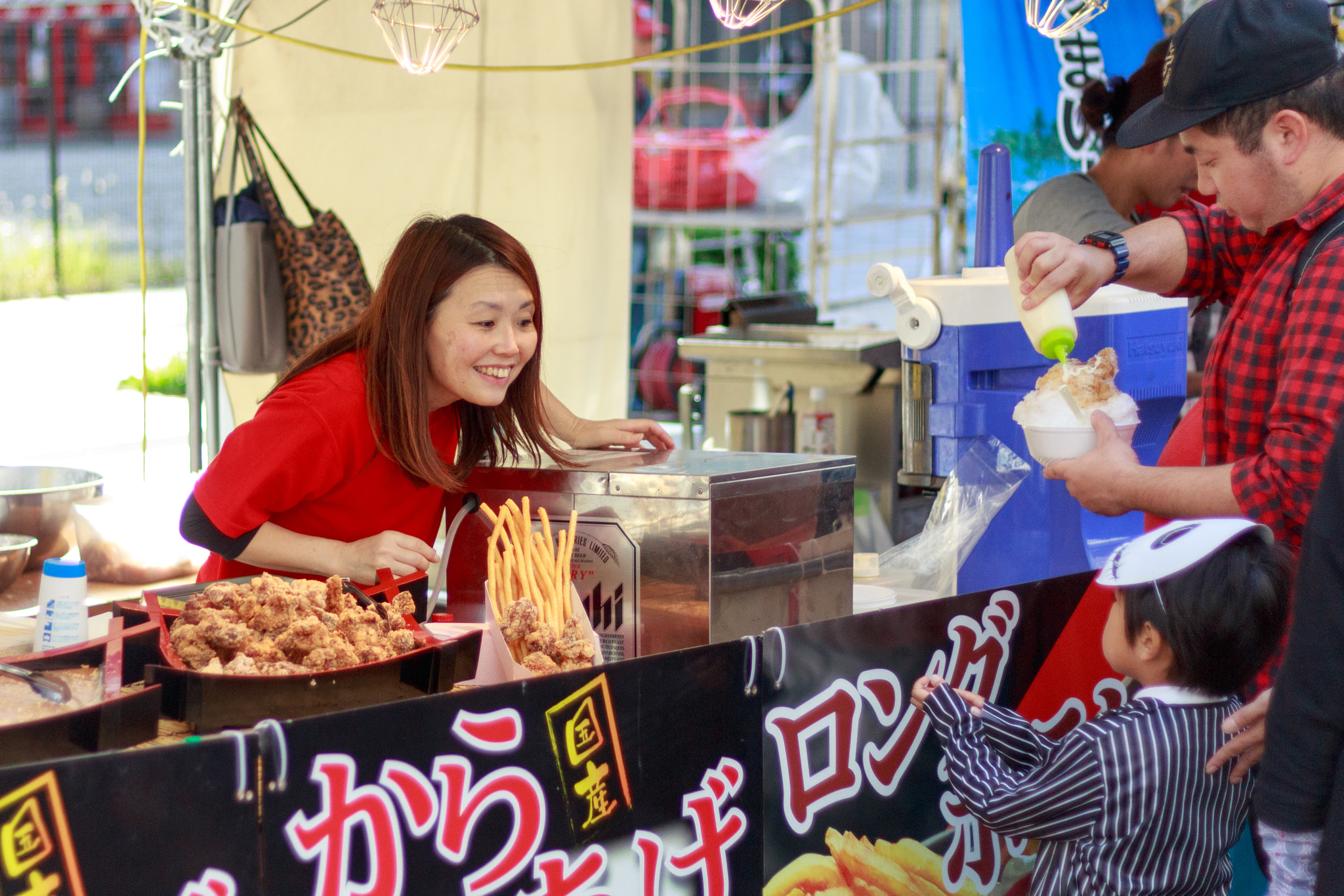 Canon EOS 700D (EOS Rebel T5i / EOS Kiss X7i) sample photo. A street food stall at a festival in japan photography