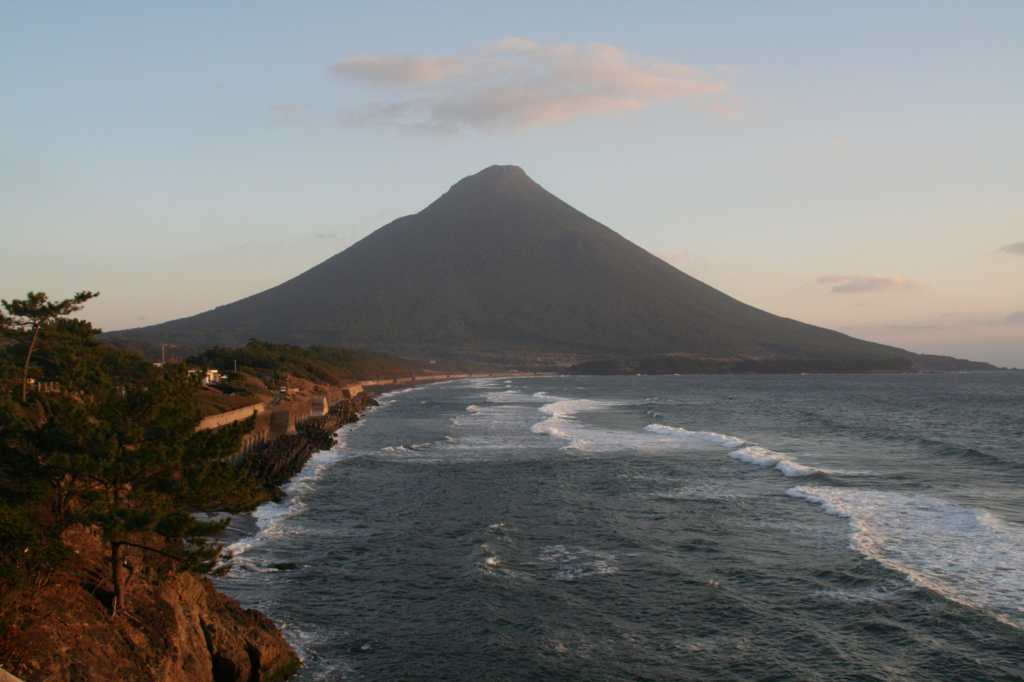 Canon EOS 350D (EOS Digital Rebel XT / EOS Kiss Digital N) sample photo. Sunset - kaimondake mt. photography