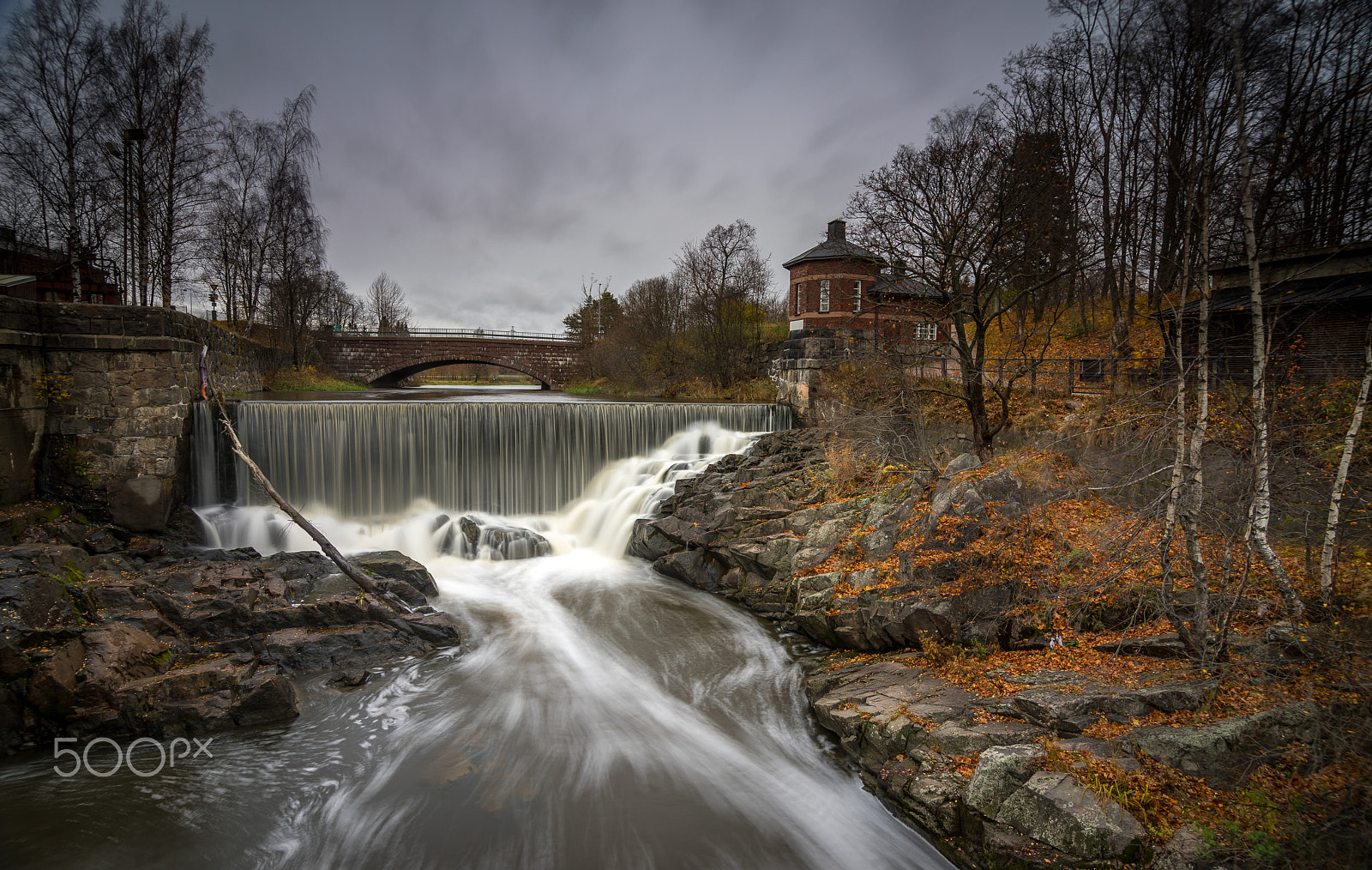 Canon EOS 5D Mark IV + Tokina AT-X Pro 11-16mm F2.8 DX sample photo. Waterfall in helsinki photography
