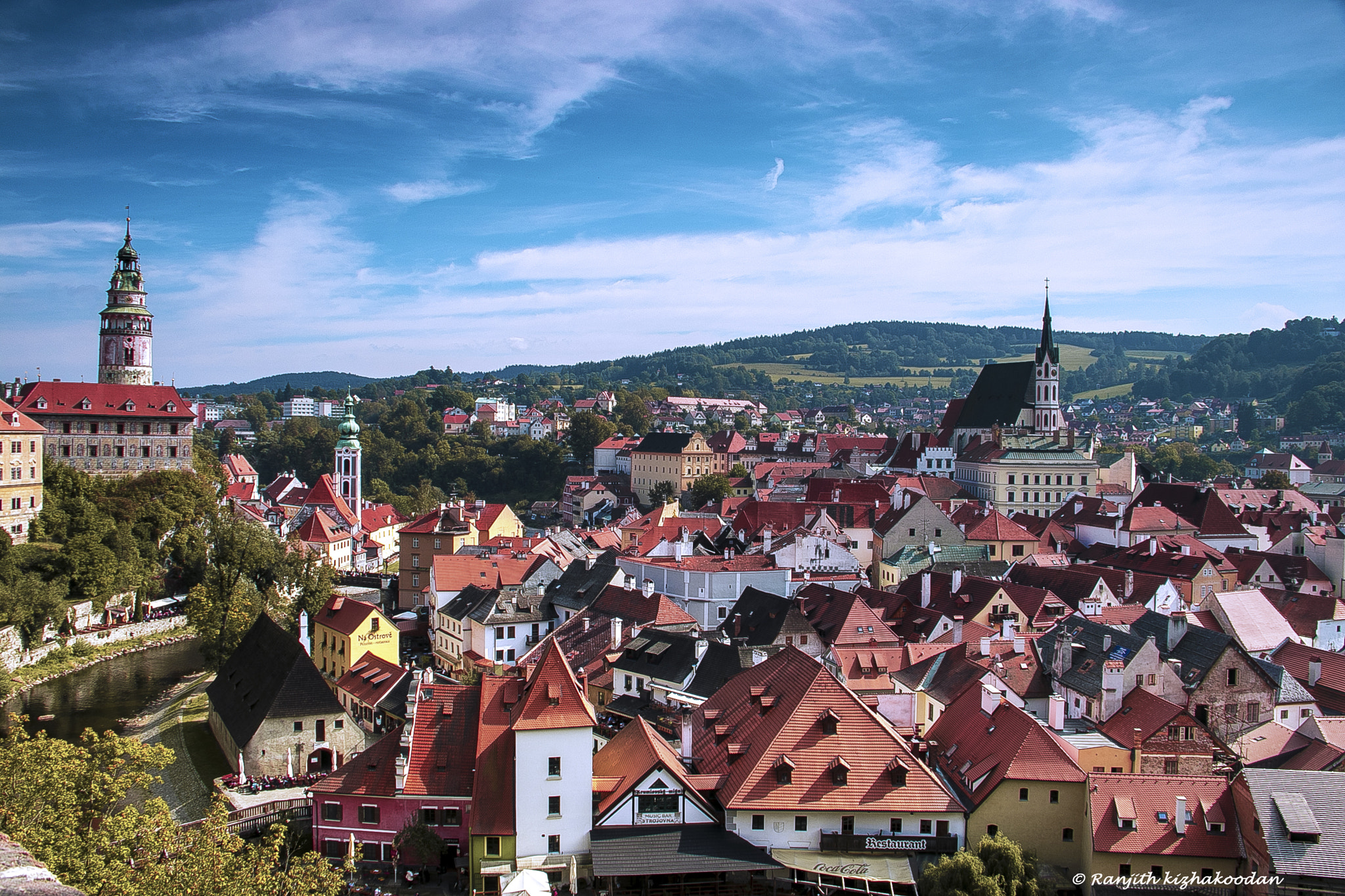 Canon EF-S 18-135mm F3.5-5.6 IS sample photo. Český krumlov -view from the castle to the old town photography