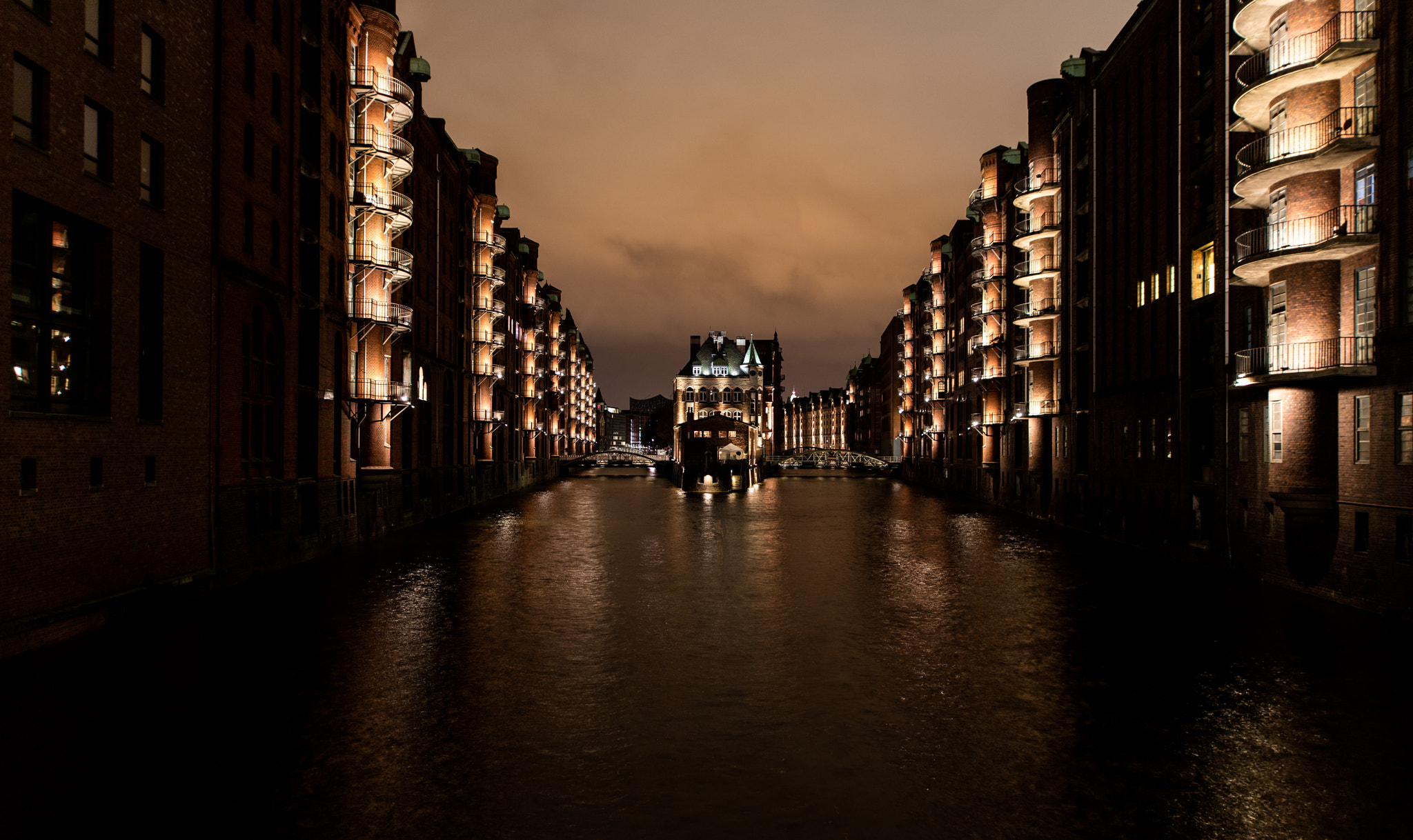 Sigma 20mm F1.4 DG HSM Art sample photo. View to the wasserschloss photography