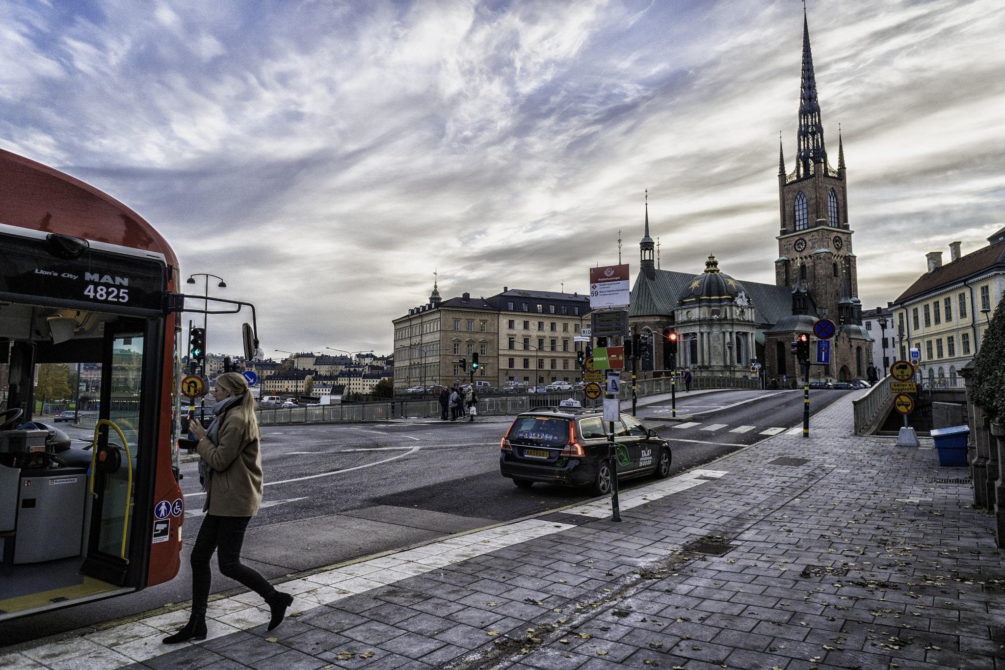 Sony E 16mm F2.8 sample photo. I prefer public transport. photography