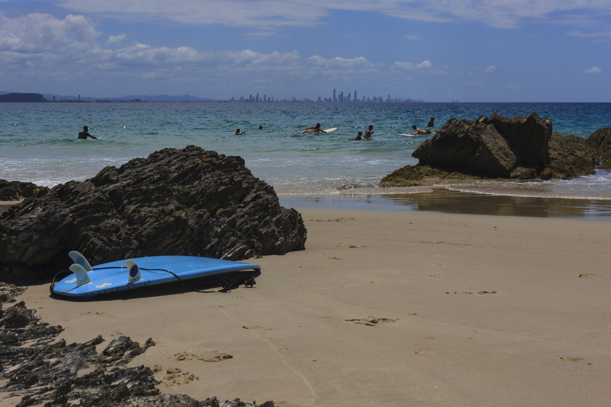 Canon EF-S 18-55mm F3.5-5.6 II sample photo. Blue surfboard at snapper rocks photography