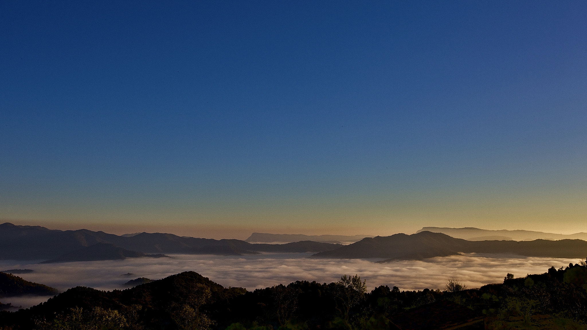 Canon EOS-1Ds Mark III sample photo. Sunset in the mountains. photography