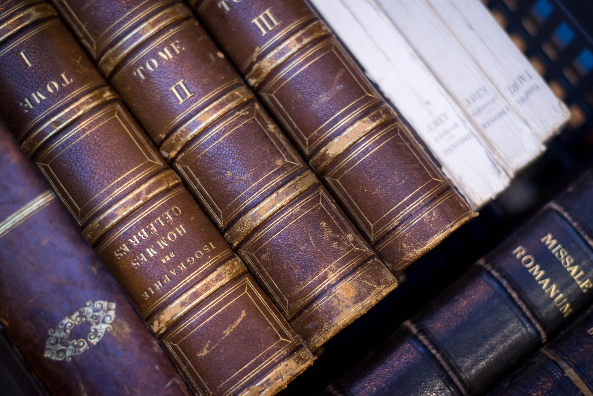 Pentax K-1 sample photo. Old books in paris photography