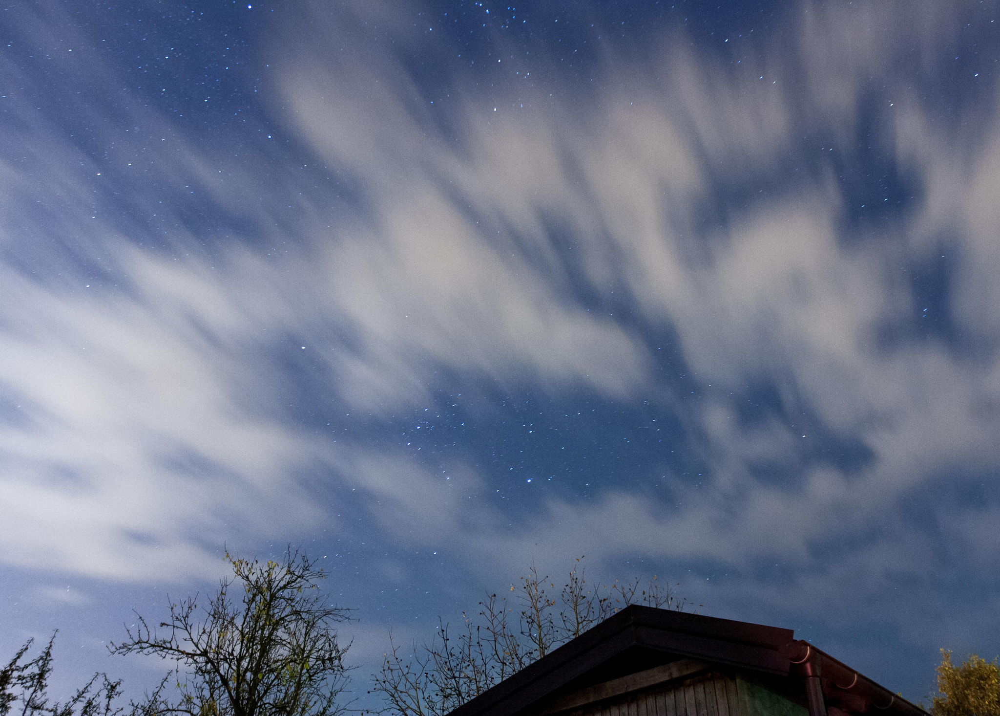Canon EOS 40D + Canon EF 16-35mm F2.8L II USM sample photo. Cloudy,starry night photography