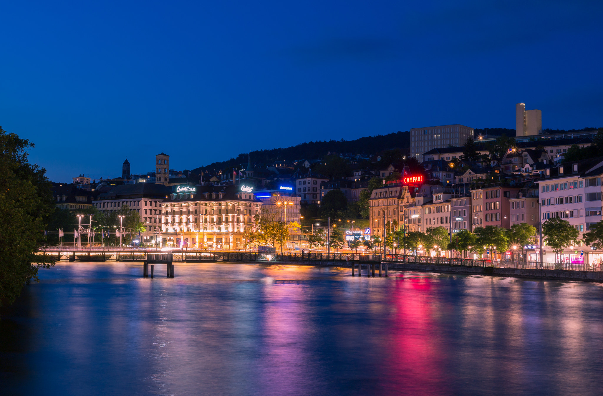 Samsung NX300 + Samsung NX 30mm F2 Pancake sample photo. Zurich at night photography