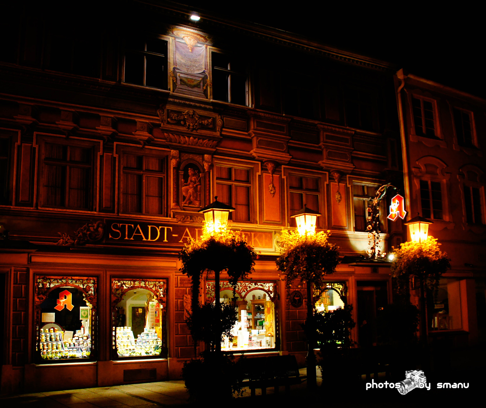 Sony SLT-A55 (SLT-A55V) sample photo. Pharmacy by night photography