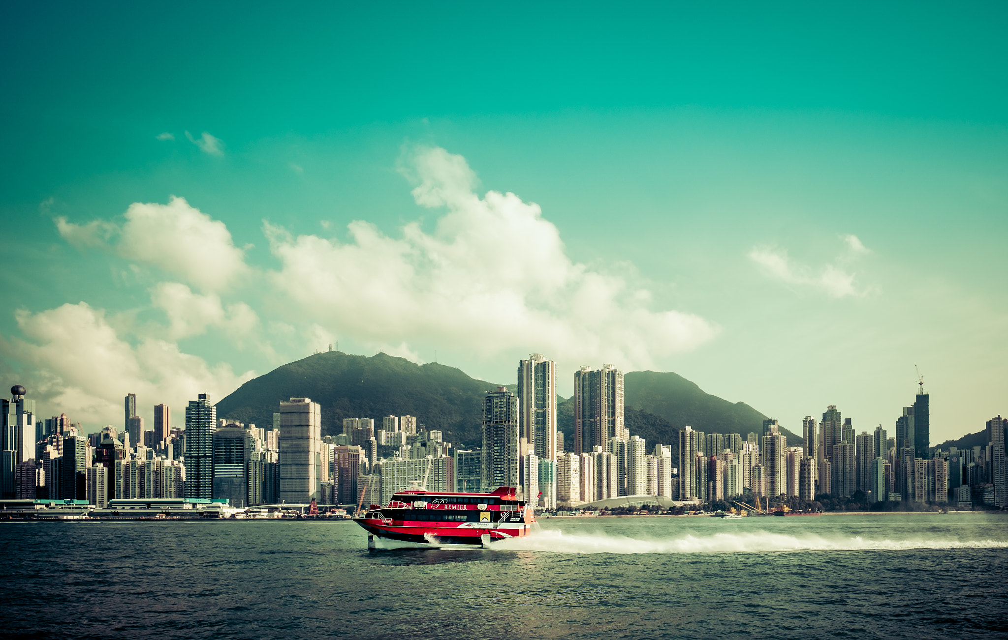 Fujifilm X-T10 + Fujifilm XF 16mm F1.4 R WR sample photo. Motorboat photography