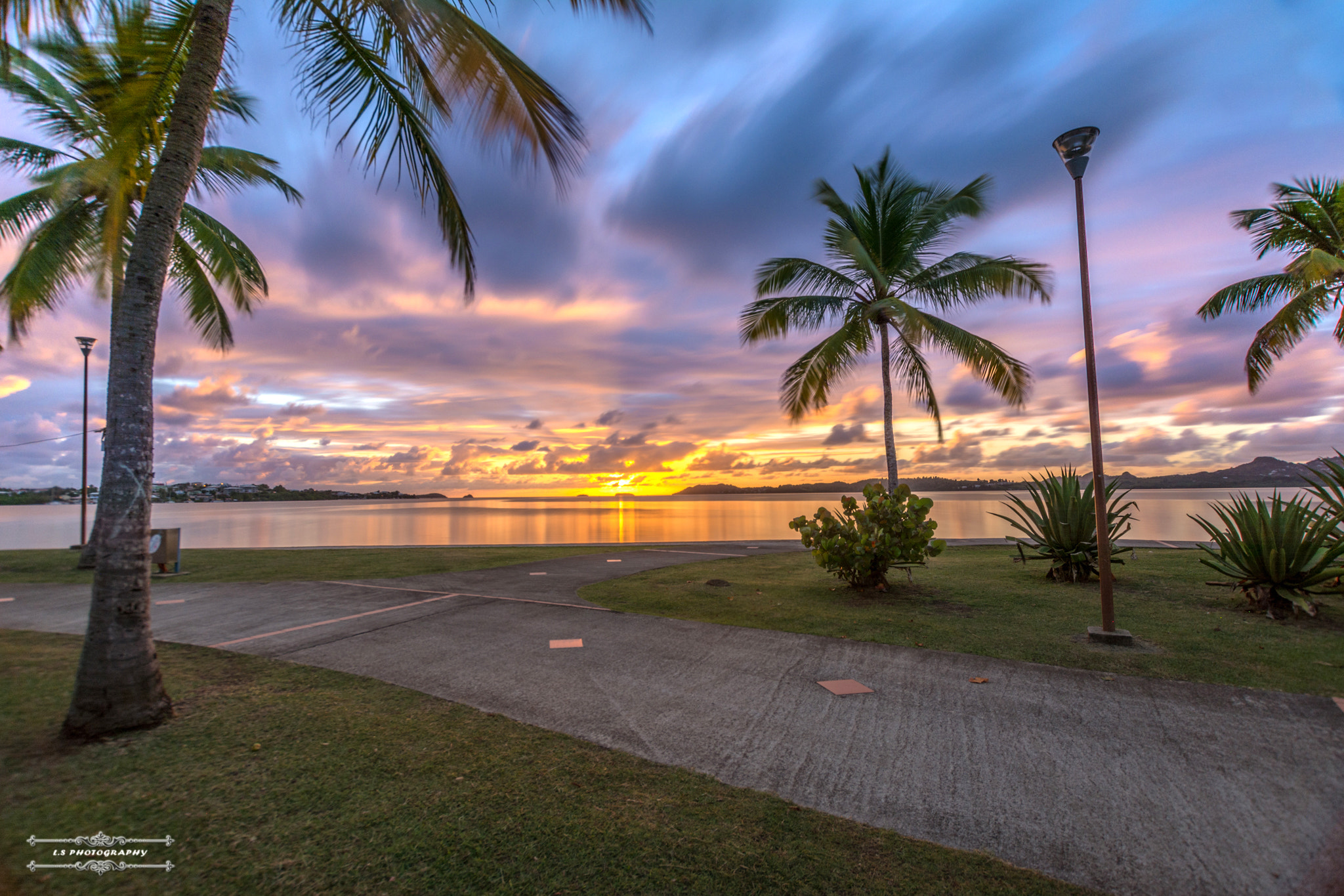 Nikon D5200 + Sigma 10-20mm F3.5 EX DC HSM sample photo. Sunrise photography