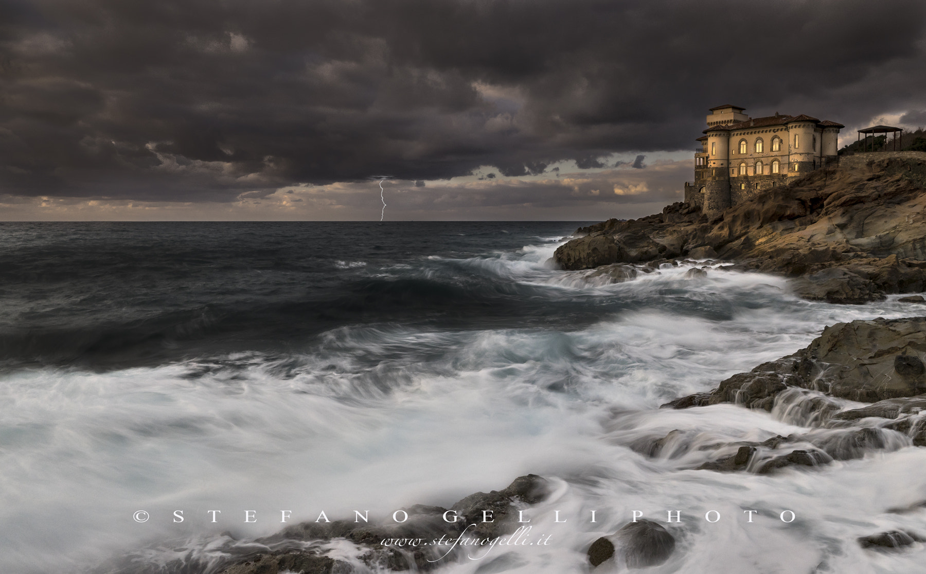 Sony a7 II + ZEISS Batis 25mm F2 sample photo. Boccale castle photography