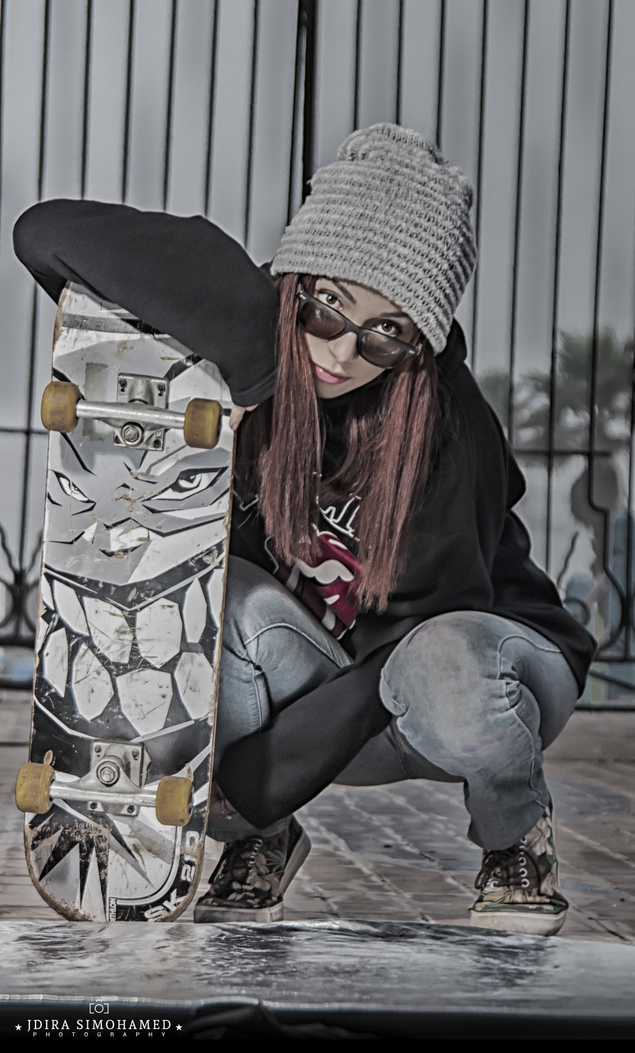 Sony Alpha DSLR-A700 + Sony DT 18-250mm F3.5-6.3 sample photo. Skateboard girl photography