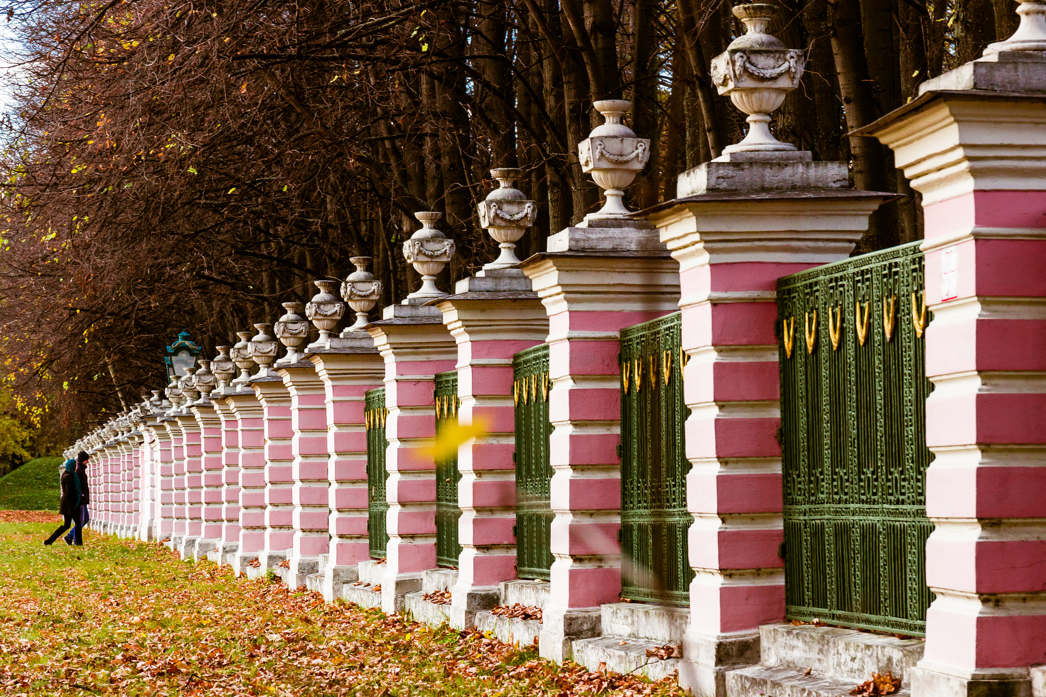 Canon EF 24-70mm F4L IS USM sample photo. Park fence photography