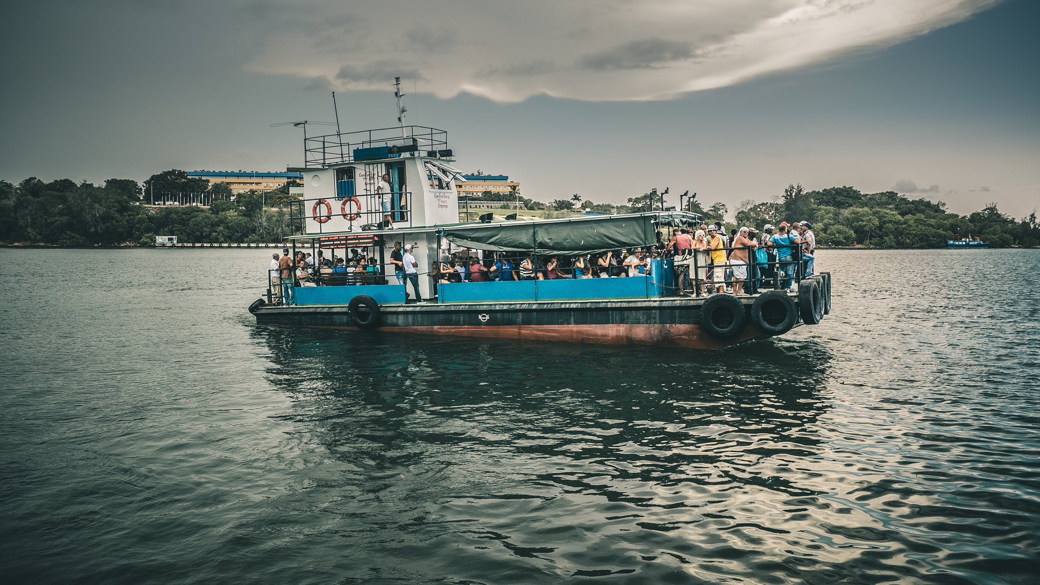 Panasonic Lumix DMC-GX85 (Lumix DMC-GX80 / Lumix DMC-GX7 Mark II) + Panasonic Lumix G 14mm F2.5 ASPH sample photo. Cuba series 1. crossing the bay photography