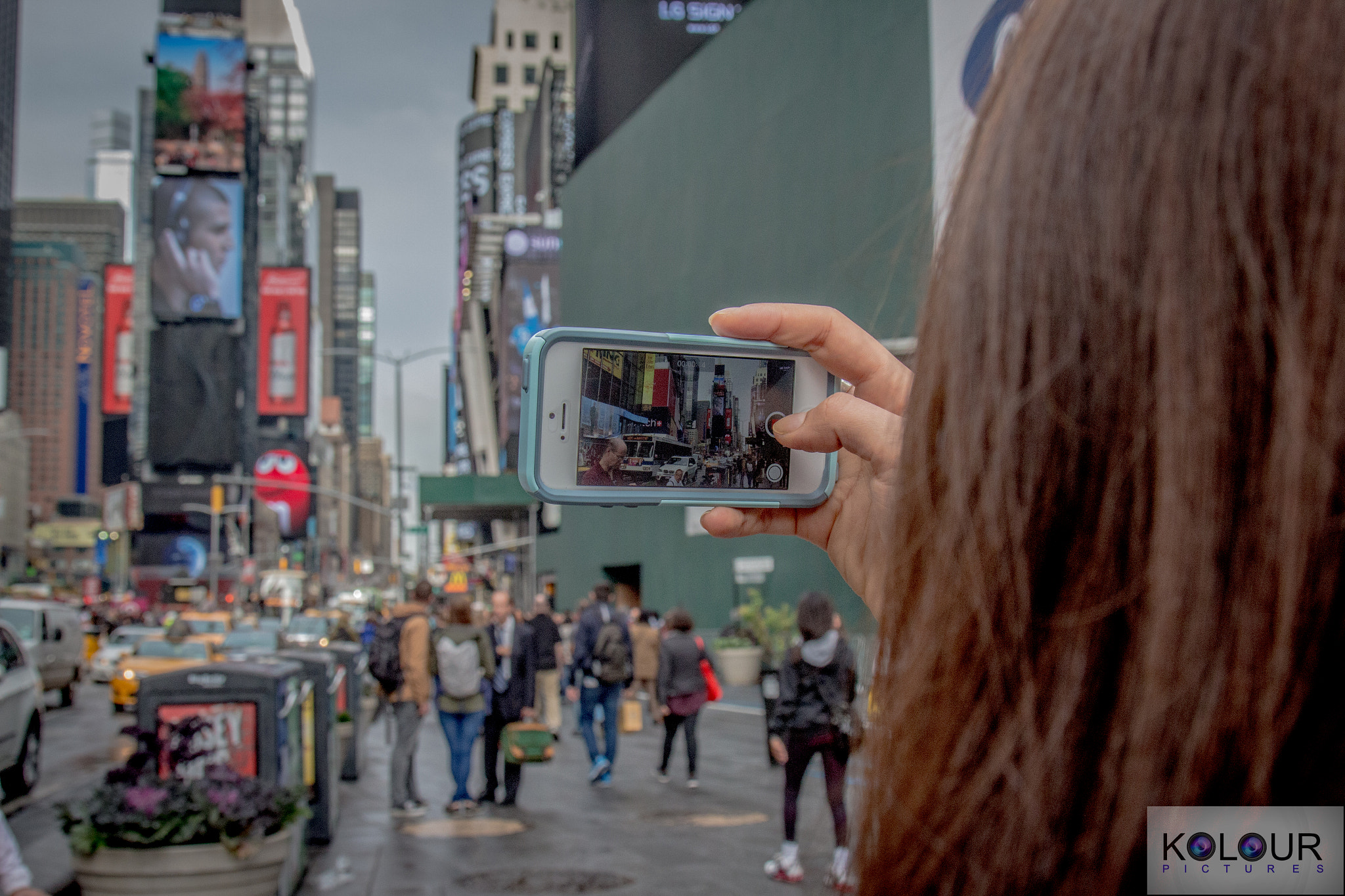 Canon EOS 700D (EOS Rebel T5i / EOS Kiss X7i) sample photo. Iphone times square photography
