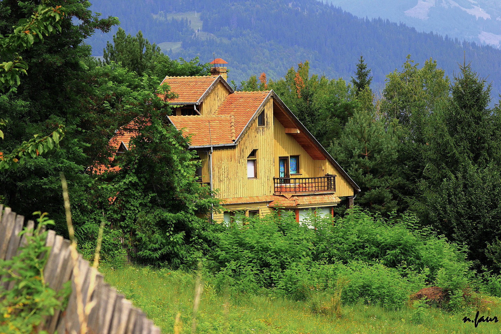 Canon EF 28-135mm F3.5-5.6 IS USM sample photo. House in the ceahlau mountains photography