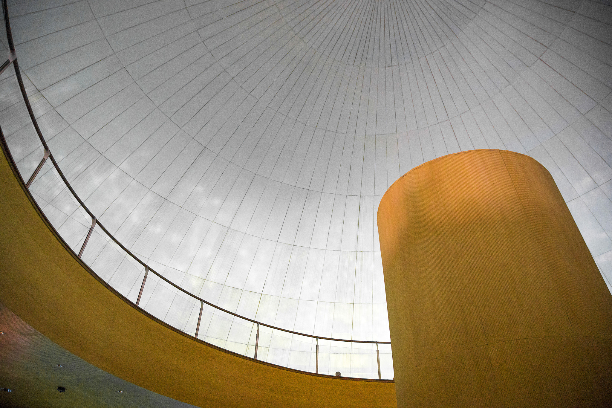 Sony a7 + Canon EF 24-105mm F4L IS USM sample photo. Cúpula interior en el oceanografic de valencia. photography