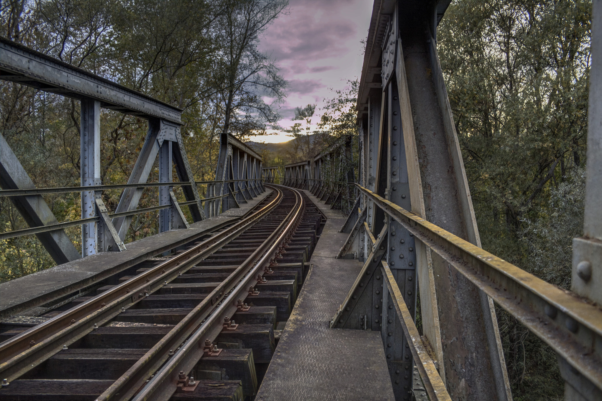 Canon EF-S 18-55mm F3.5-5.6 II sample photo. Railway bridge photography