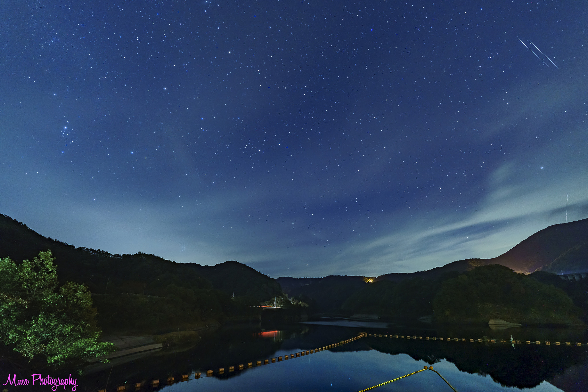 E 18mm F2.8 sample photo. Doubles shooting star photography