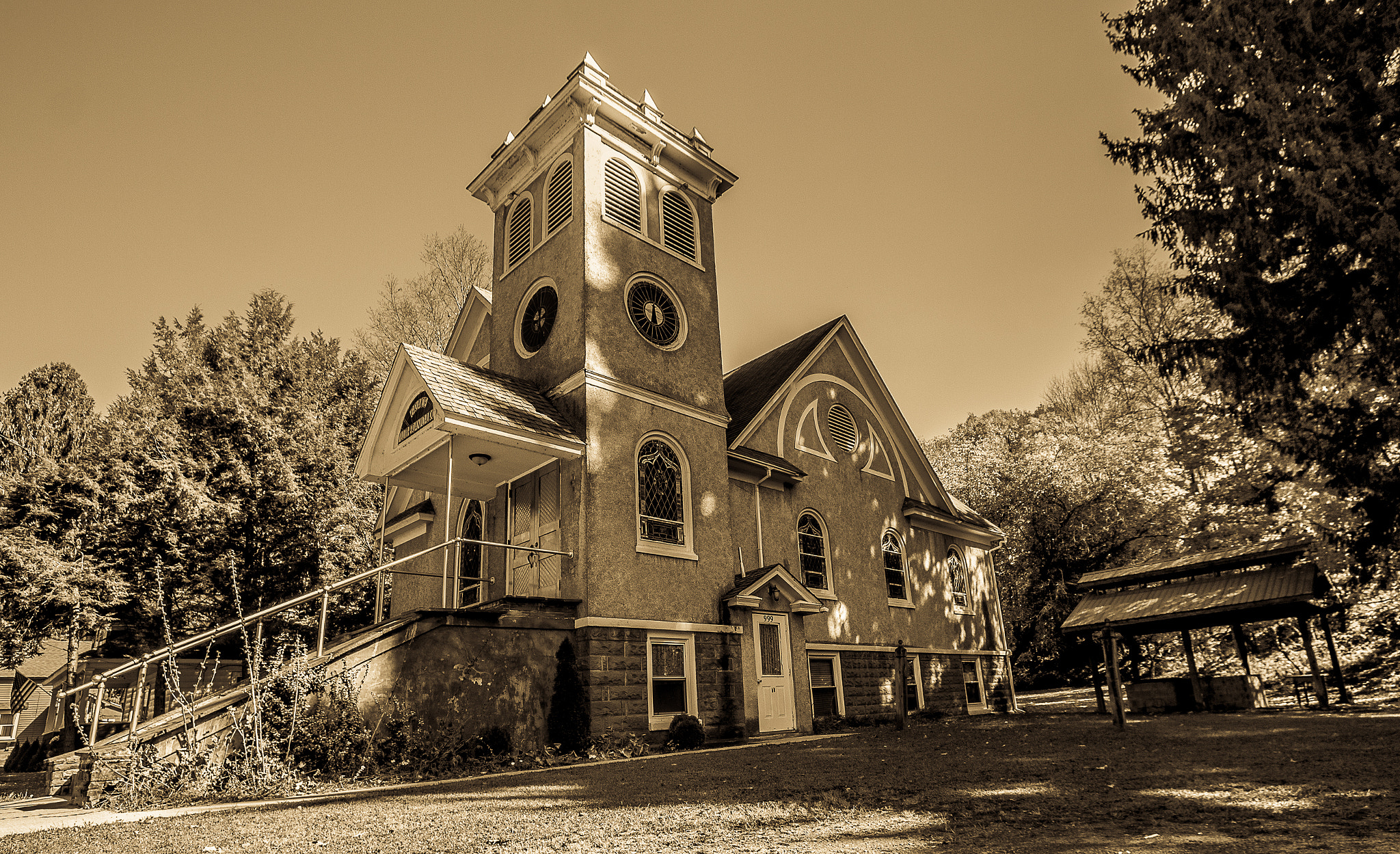 Canon EF-S 10-22mm F3.5-4.5 USM sample photo. Shadows on the grace lutheran church photography