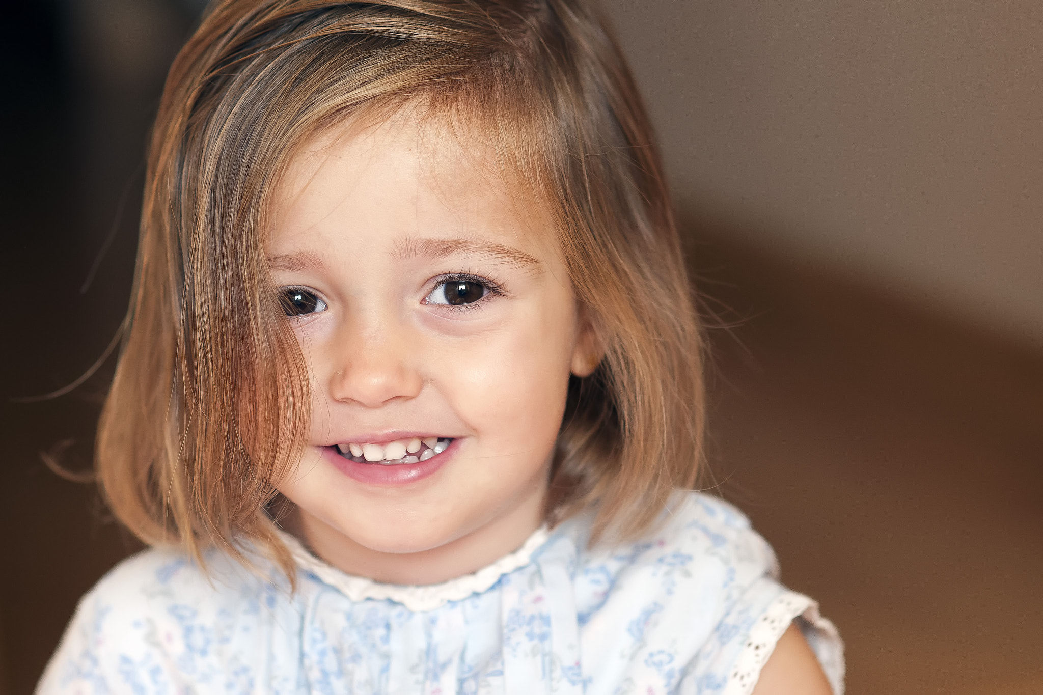 AF Nikkor 85mm f/1.8 sample photo. Smile !!! photography