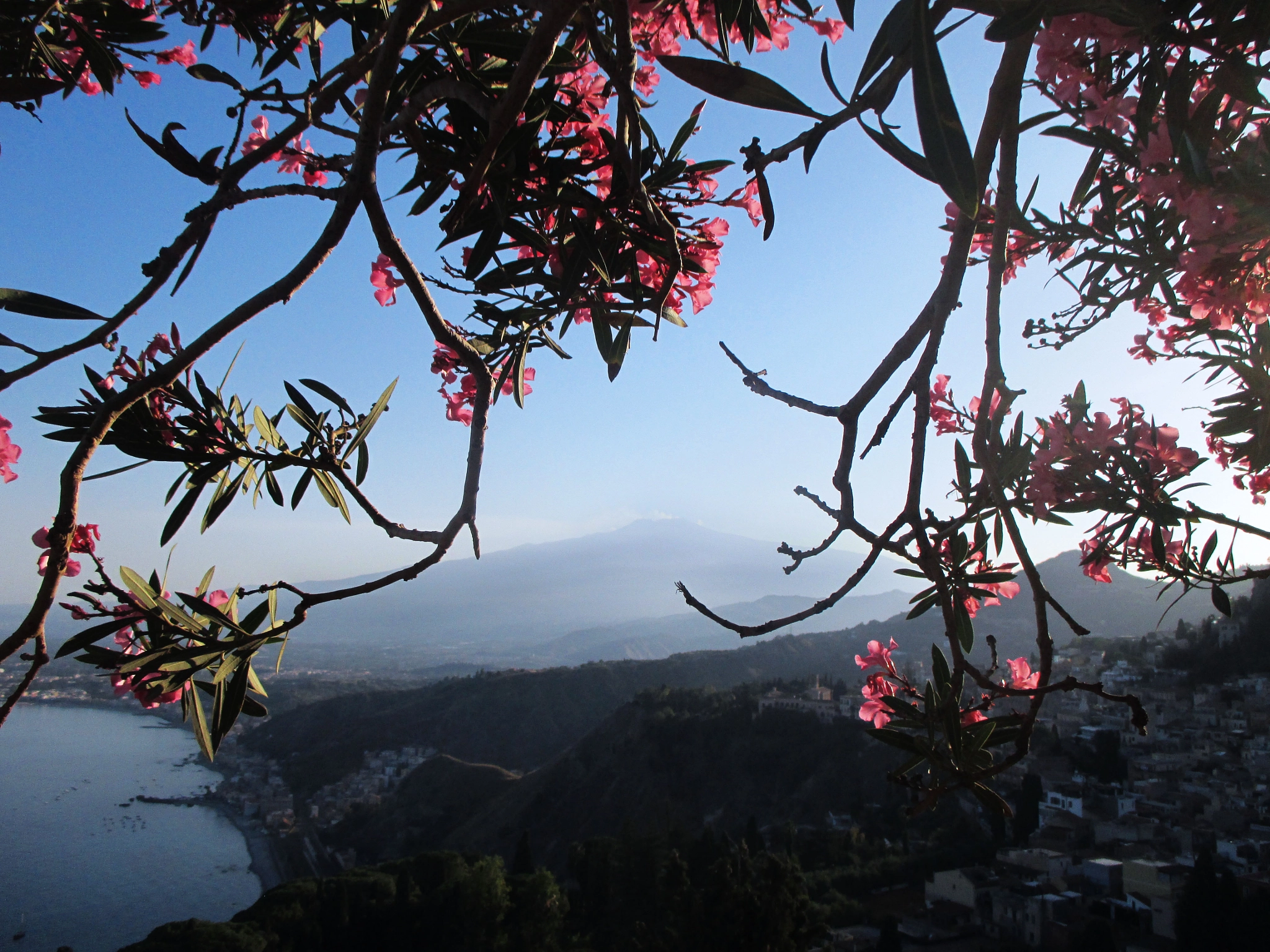 Canon PowerShot ELPH 115 IS (IXUS 132 / IXY 90F) sample photo. View of etna volcano from taormina photography